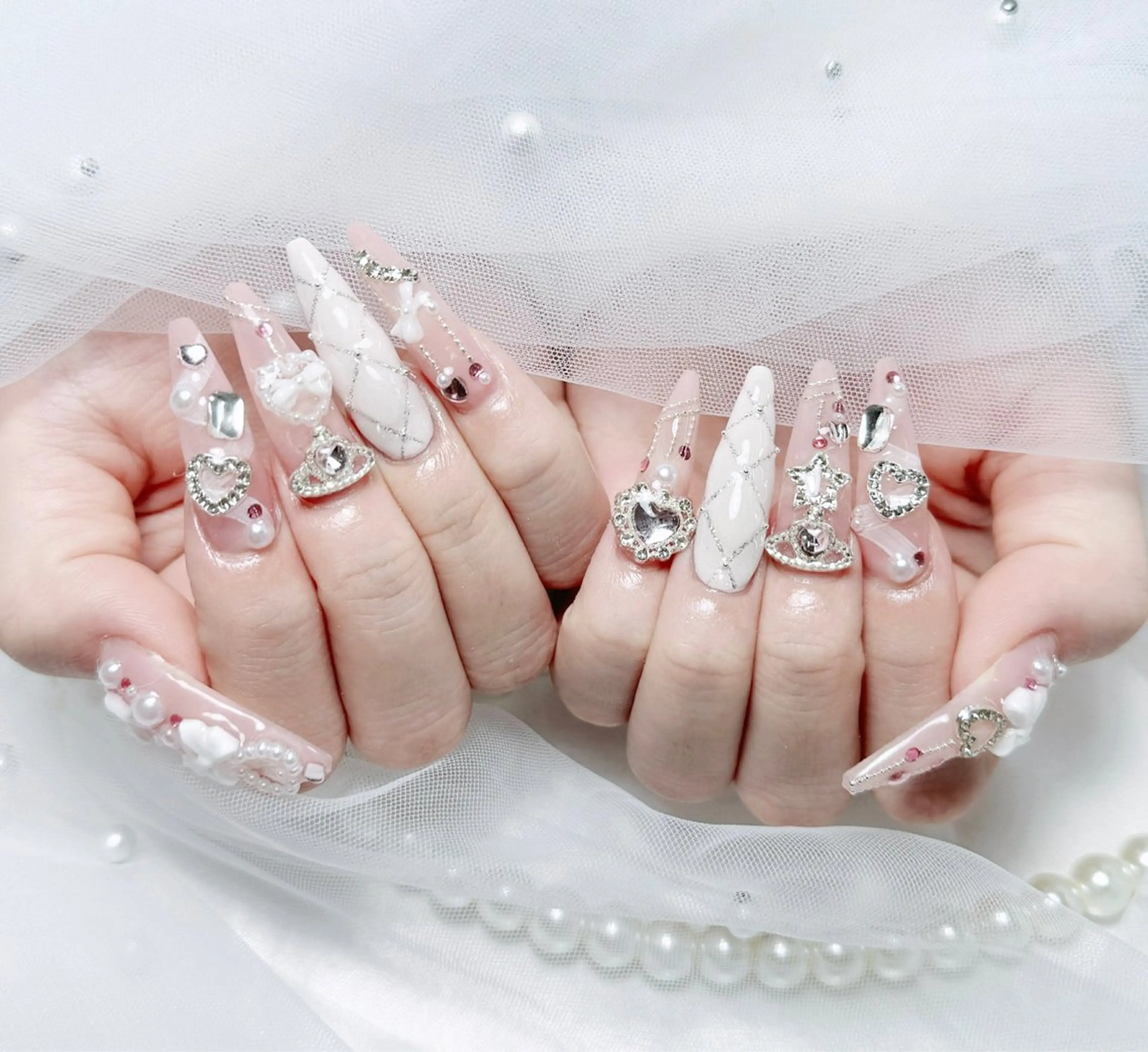 ネイル オーロラネイル ボルドー ブラウン ハート ラメ(グリッター) ハンドネイル ハンドケア Nova Nail Shinsaiのネイルデザイン