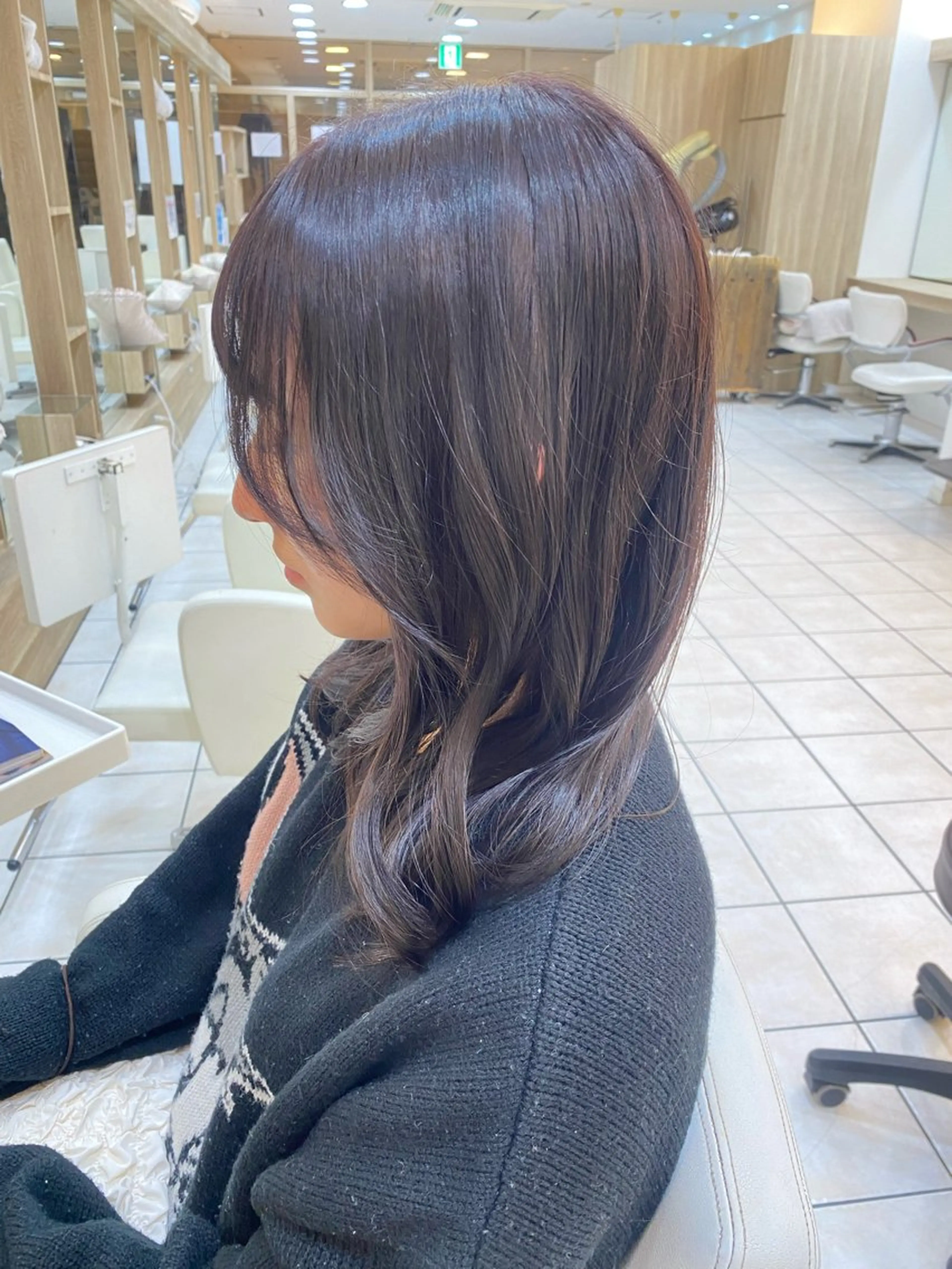 セミロング カラー ラベンダーカラー channel熊谷店所属・内山 歩美のヘアスタイル
