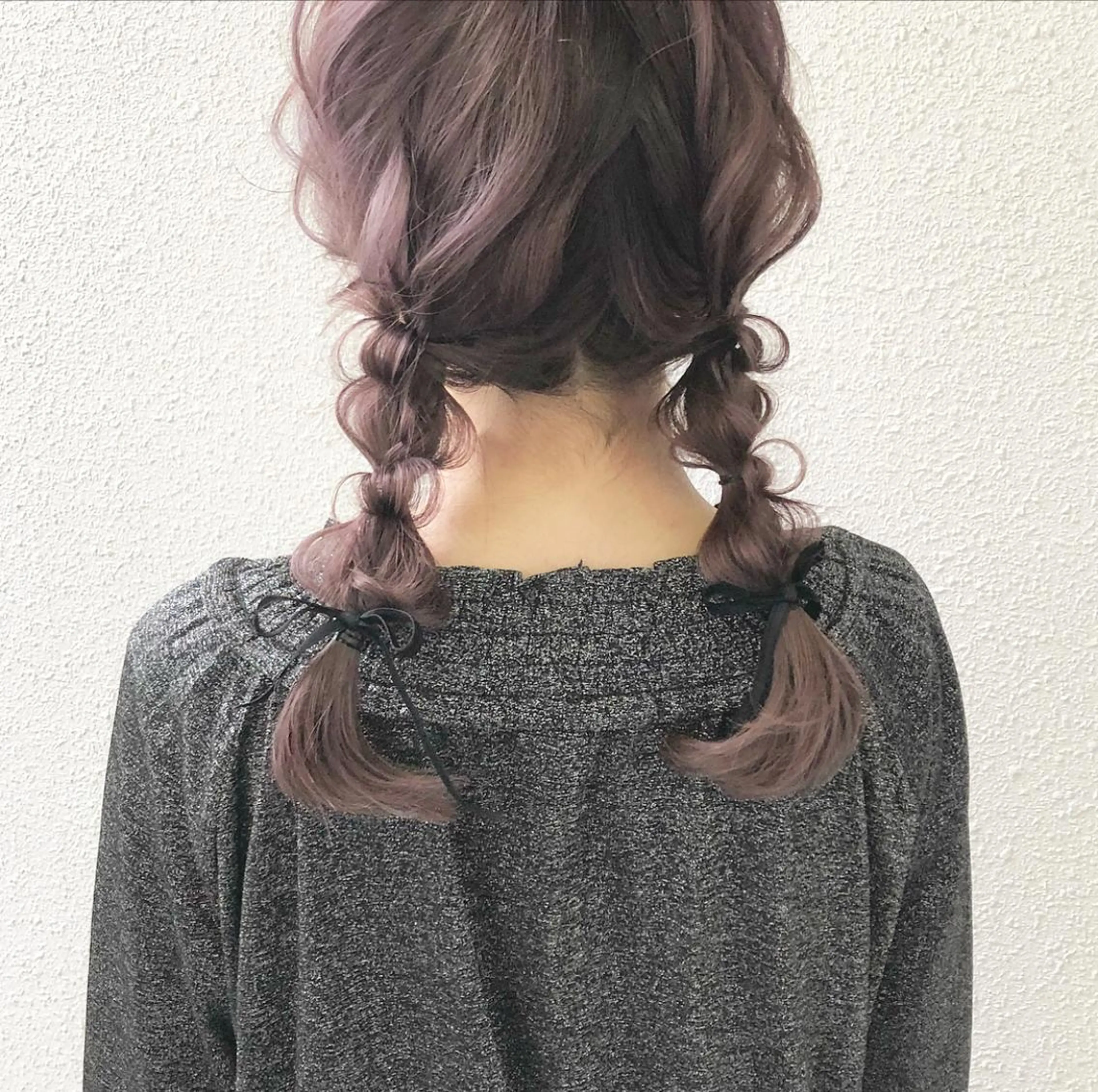 セミロング カラー ヘアアレンジ ツインテール パープルカラー autre所属・大久保 ひでなりのヘアスタイル