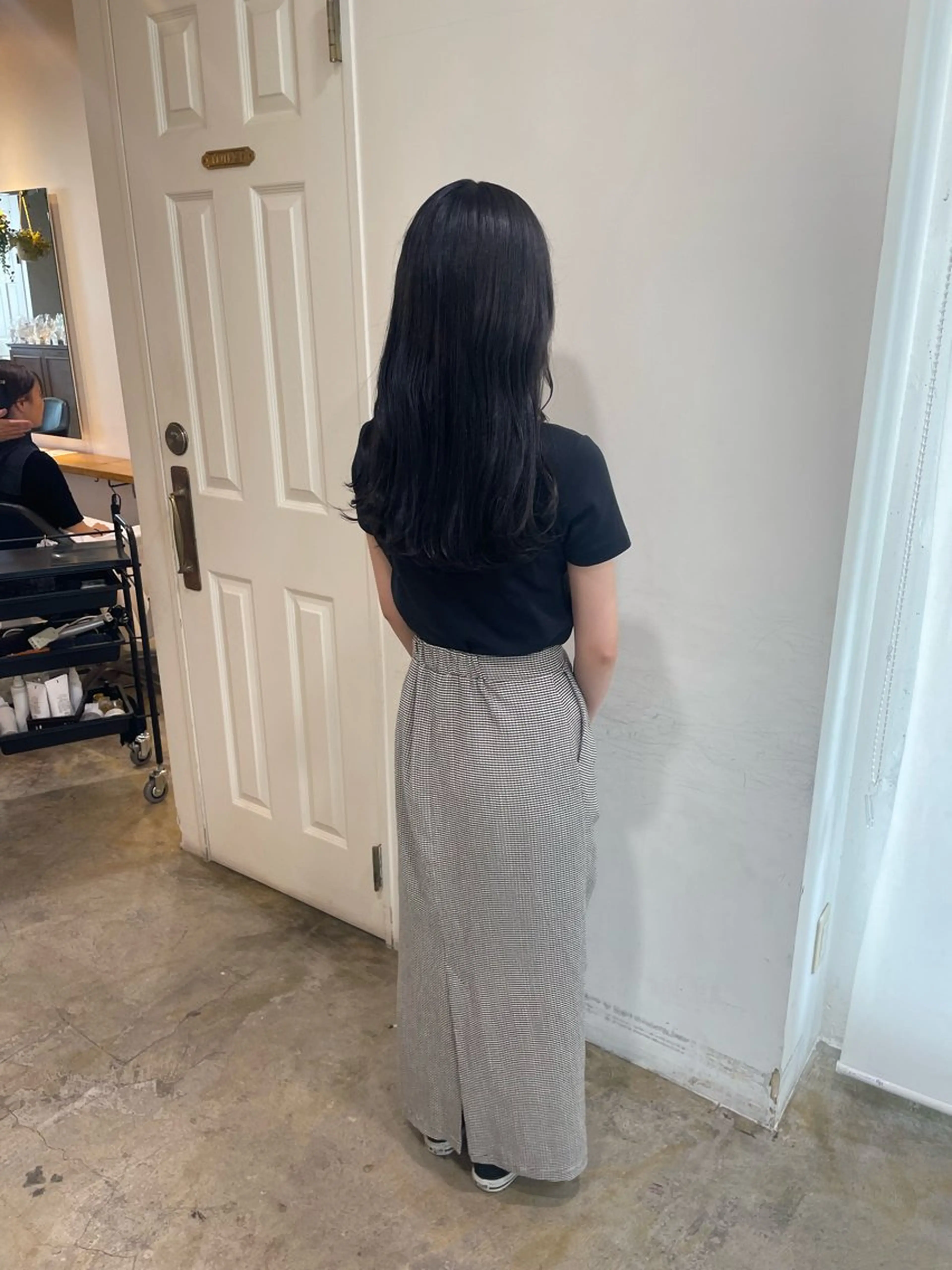 ロング カラー 黒髪 ブルーカラー ブルーブラック カット ヘアカラー トリートメント MIOベージュカラー 柔らかいカラーのヘアスタイル