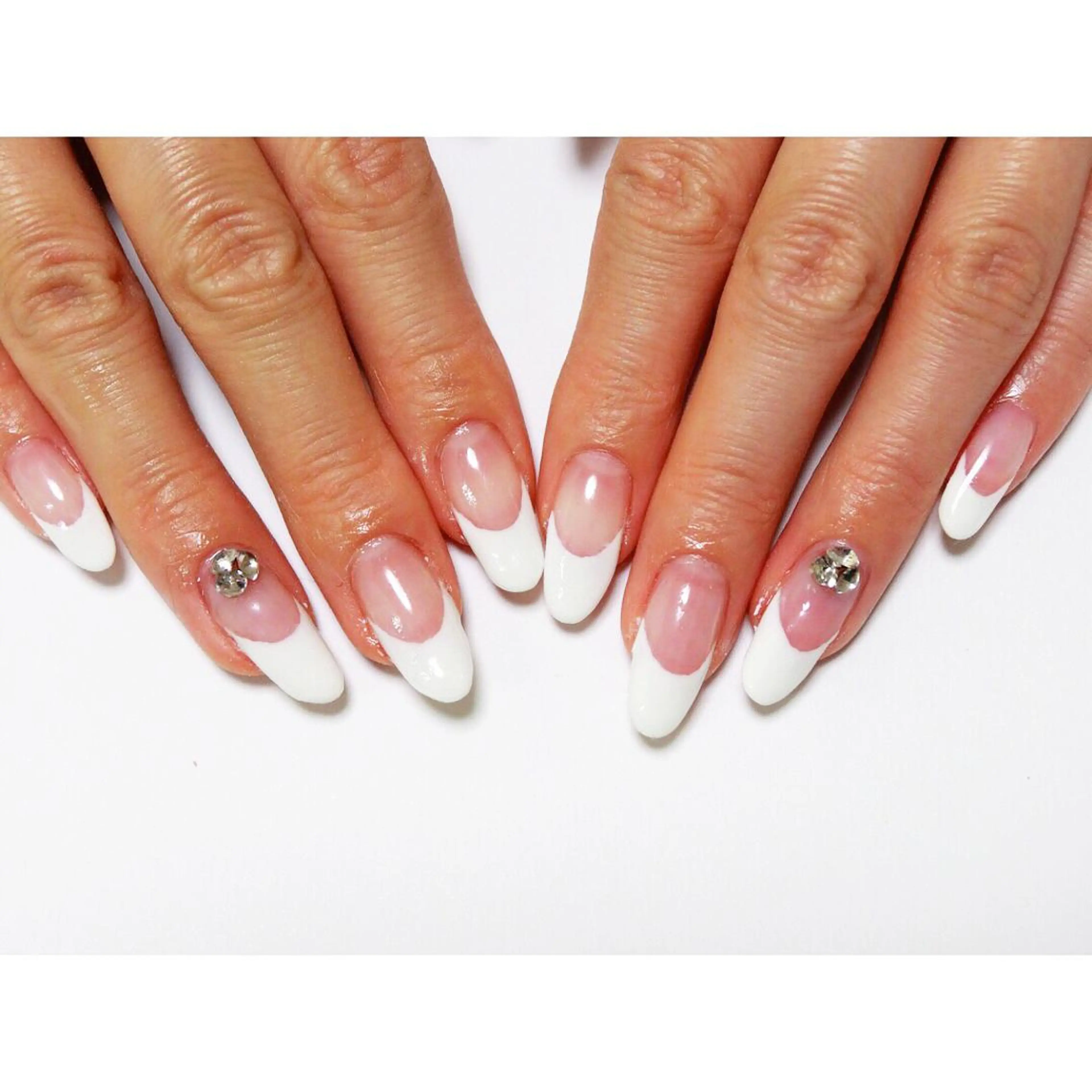 ネイル フレンチネイル ストーンネイル 痛ネイル/ワンホン/ フィルイン/長さだしのネイルデザイン