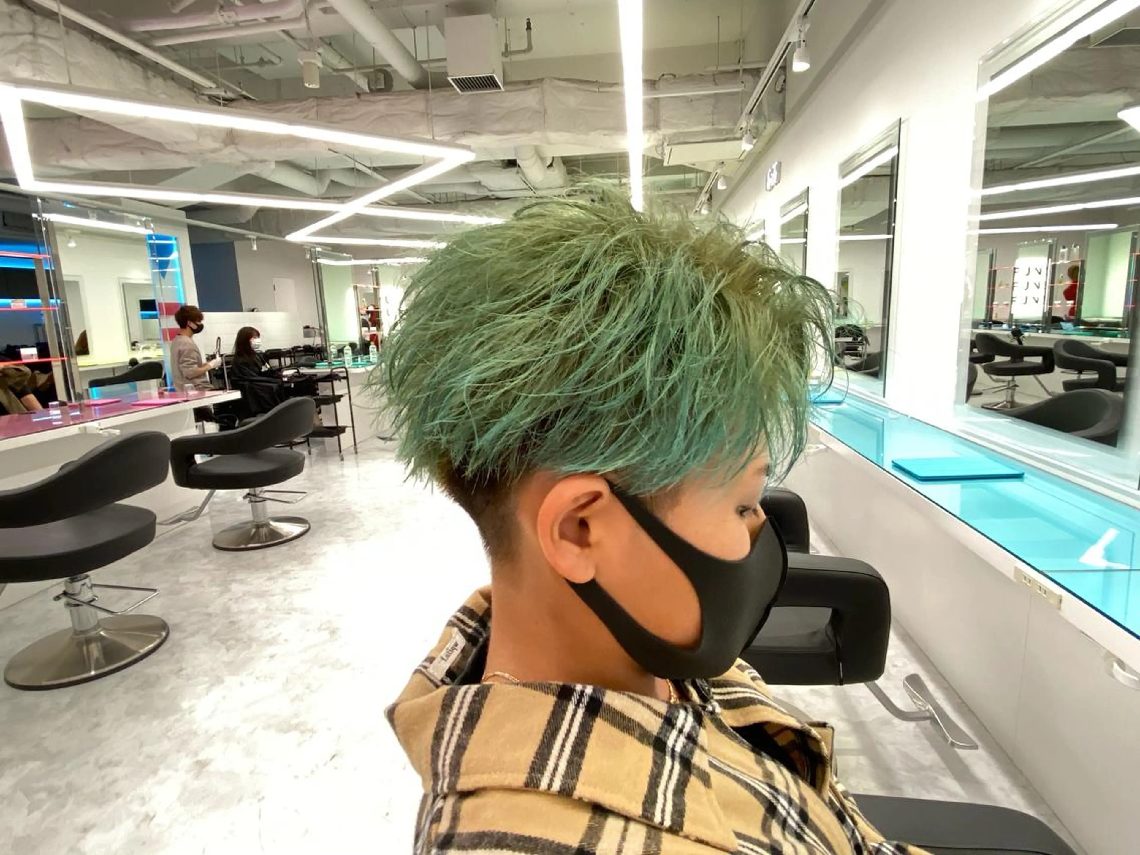 ショート カラー メンズ メンズブリーチ センターパート ブリーチ 赤み消し🌿 透明感カラー🫧のヘアスタイル