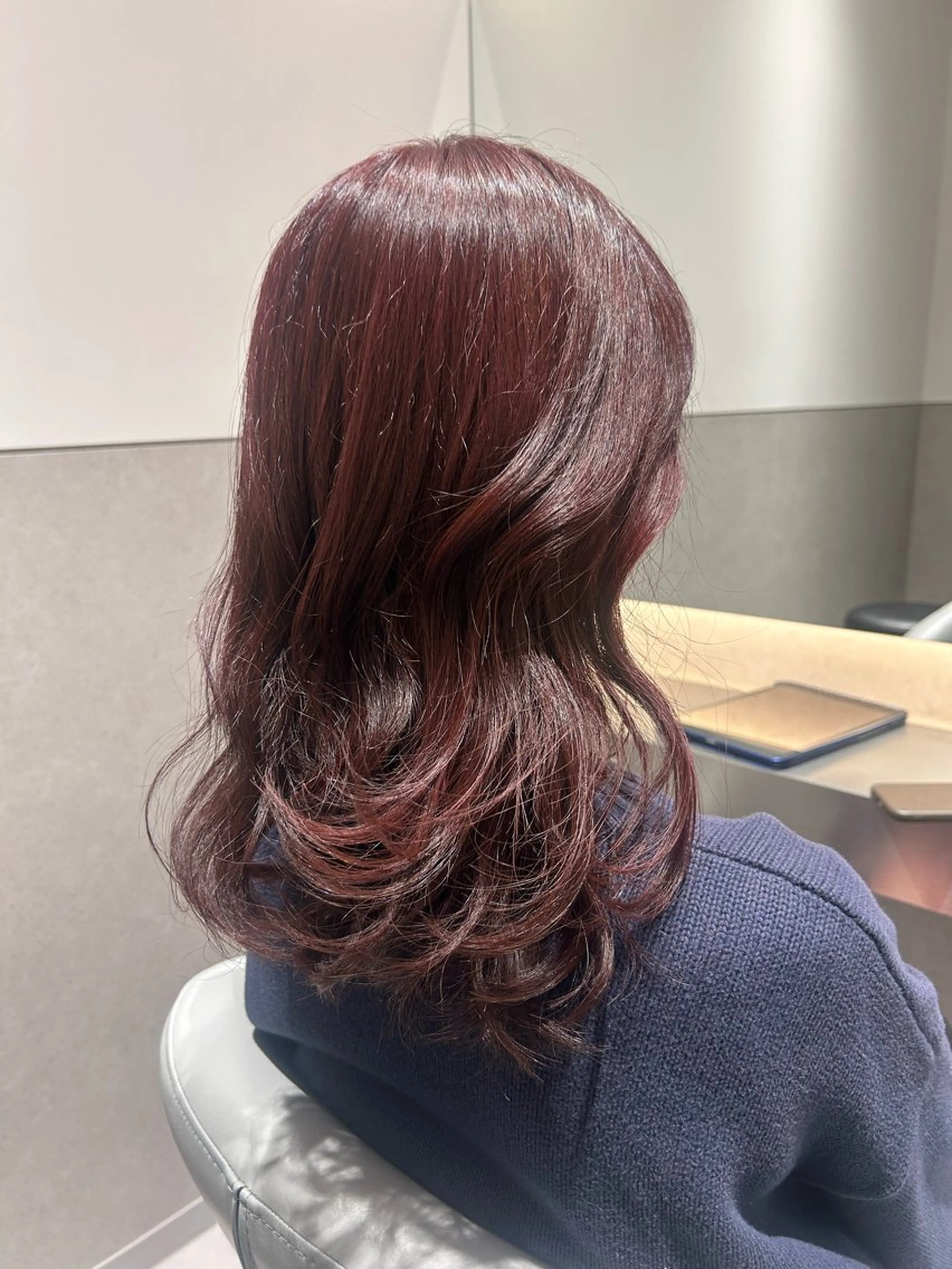 ミディアム カラー レッドカラー ヘアカラー SALOWIN 新宿三丁目me+所属・レイヤー/ボブ/ 髪質改善/石井ハルカのヘアスタイル