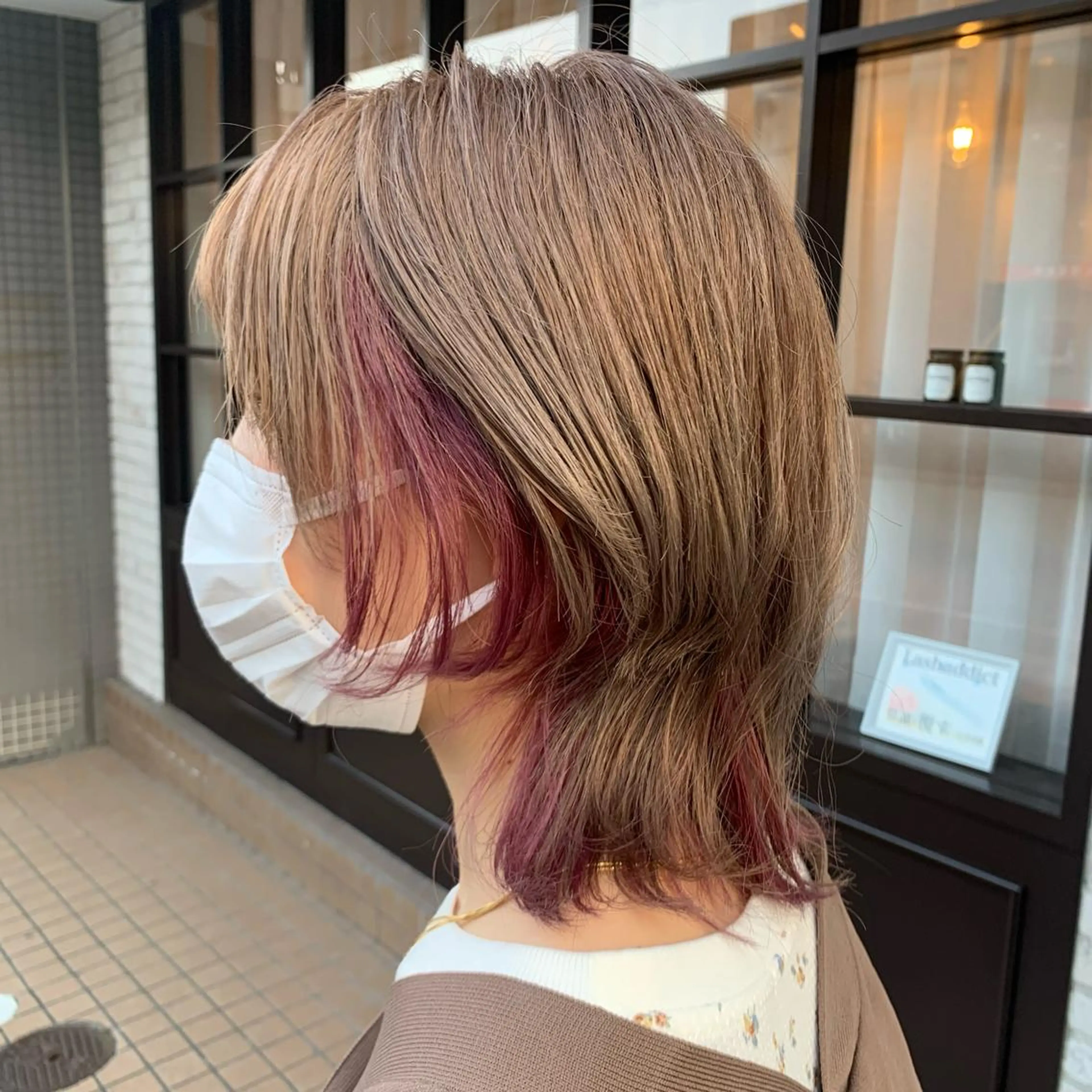 ミディアム カラー インナーカラー ウルフカット 溝口 奈穂のヘアスタイル