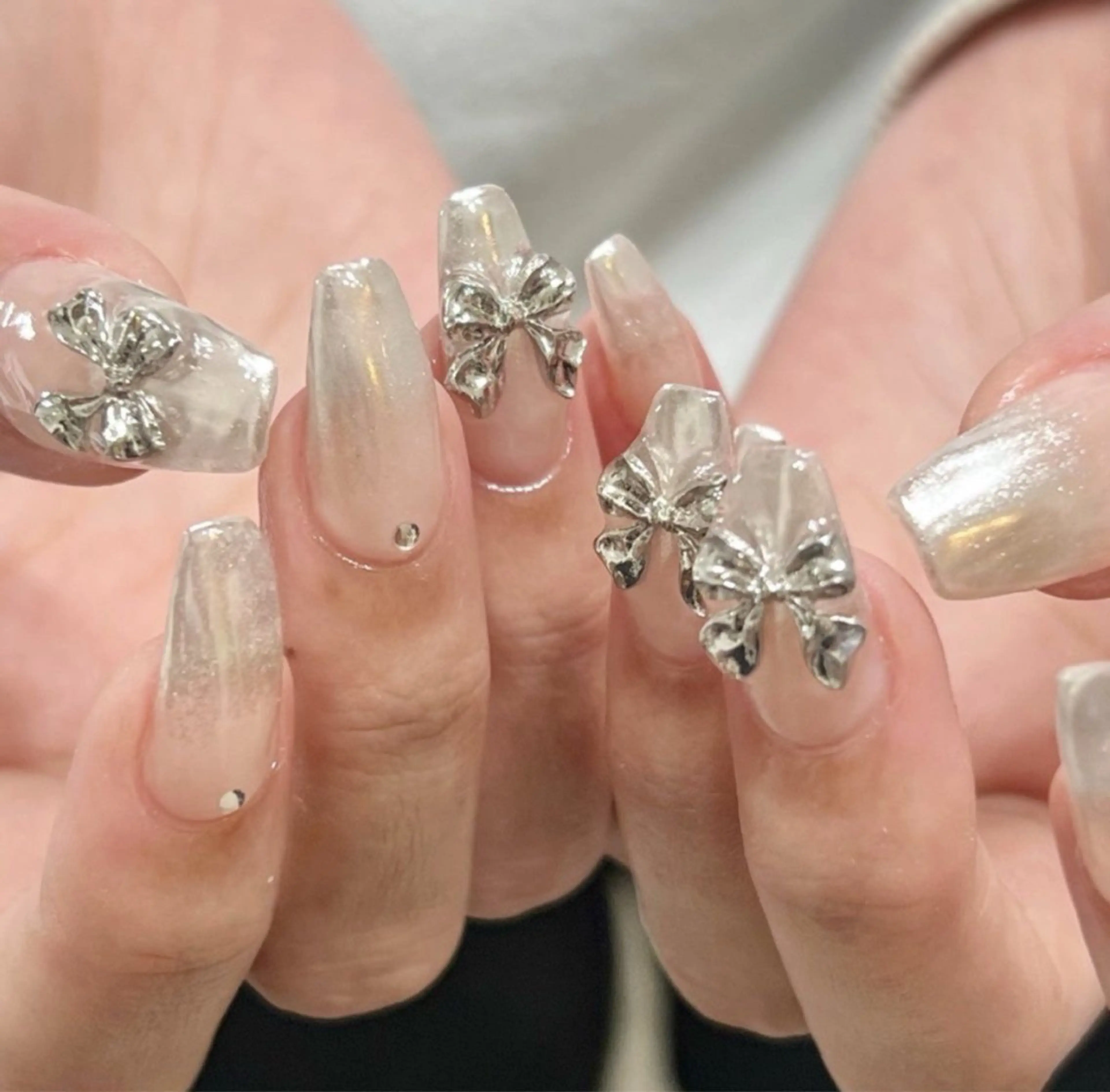 ネイル アニマル柄 オーロラネイル チークネイル フラッシュネイル ジェルネイル ハンドネイル Lyna Nailのネイルデザイン