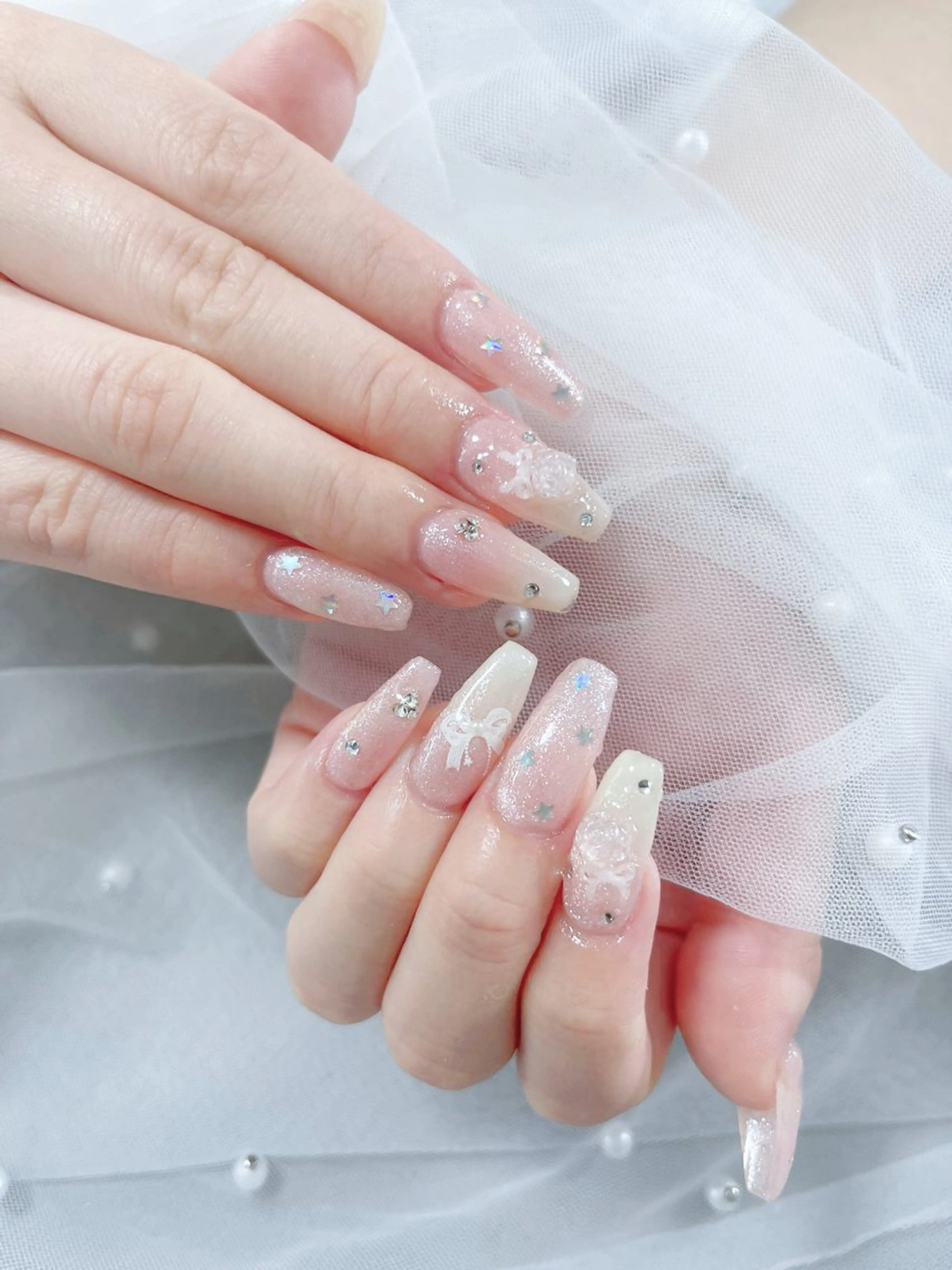 ネイル オーロラネイル クリアネイル フラッシュネイル ジェルネイル グラデーション ハンドネイル Amee Nailsalonのネイルデザイン