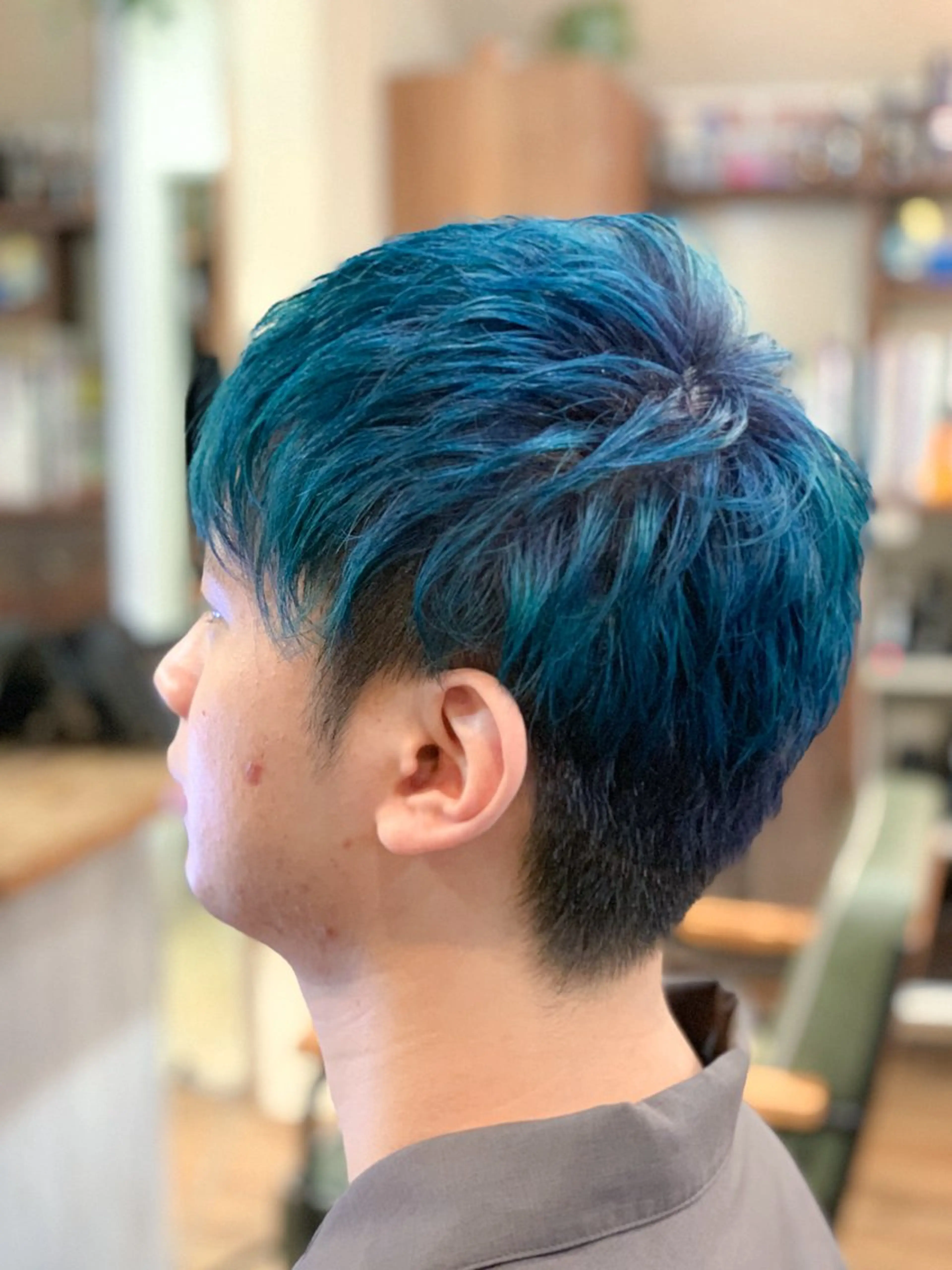 ショート カラー ブルーカラー affect 上大岡所属・《ブリーチカラー / 縮毛矯正》坂本爽のヘアスタイル