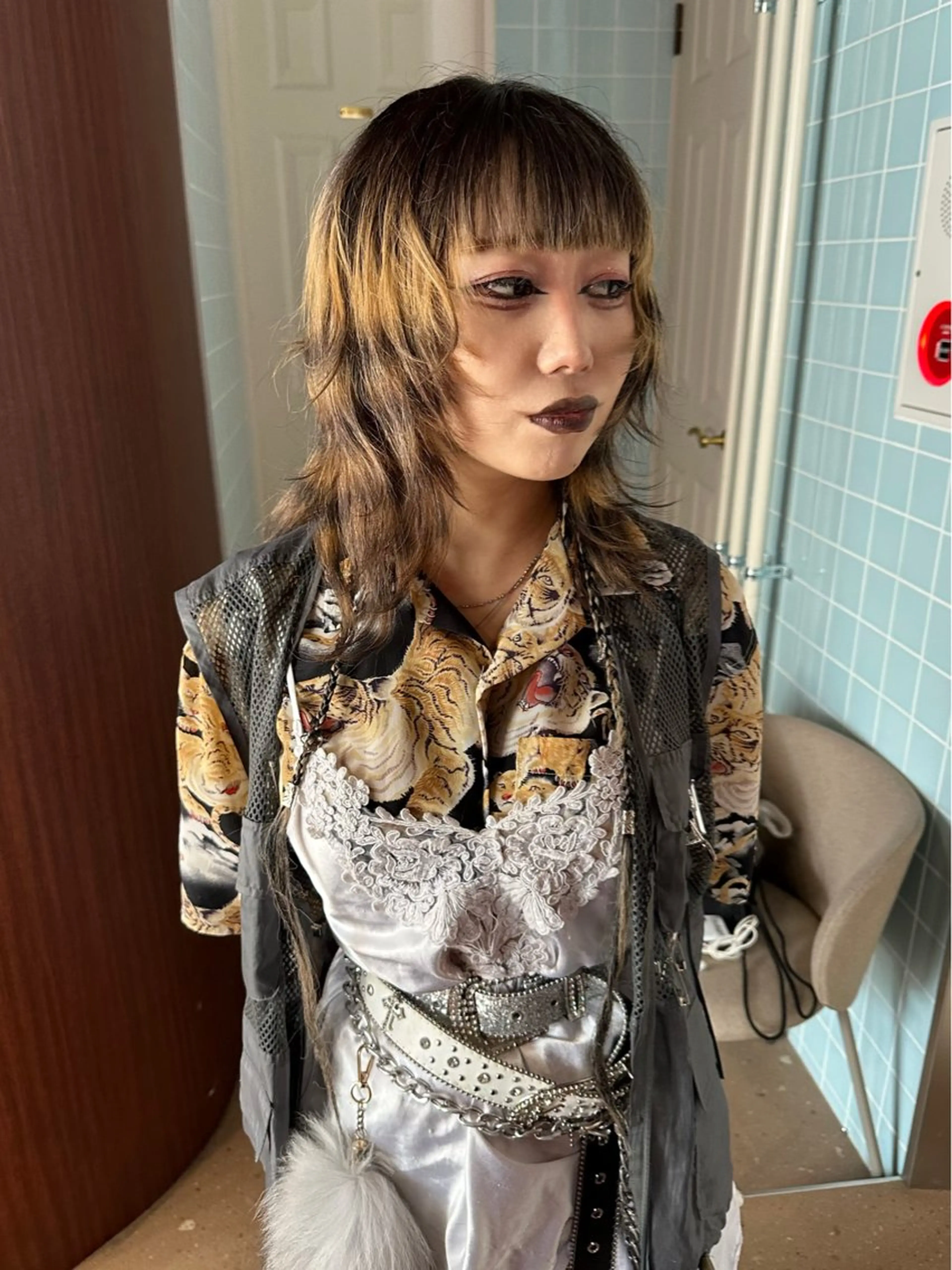 セミロング カラー デザインカラー 顔まわりレイヤー 顔周りカット レイヤーカット ウルフカット カット ヘアカラー トリートメント エクステ ウルフ/レイヤー/ 渋谷🔮西村 悠大のヘアスタイル