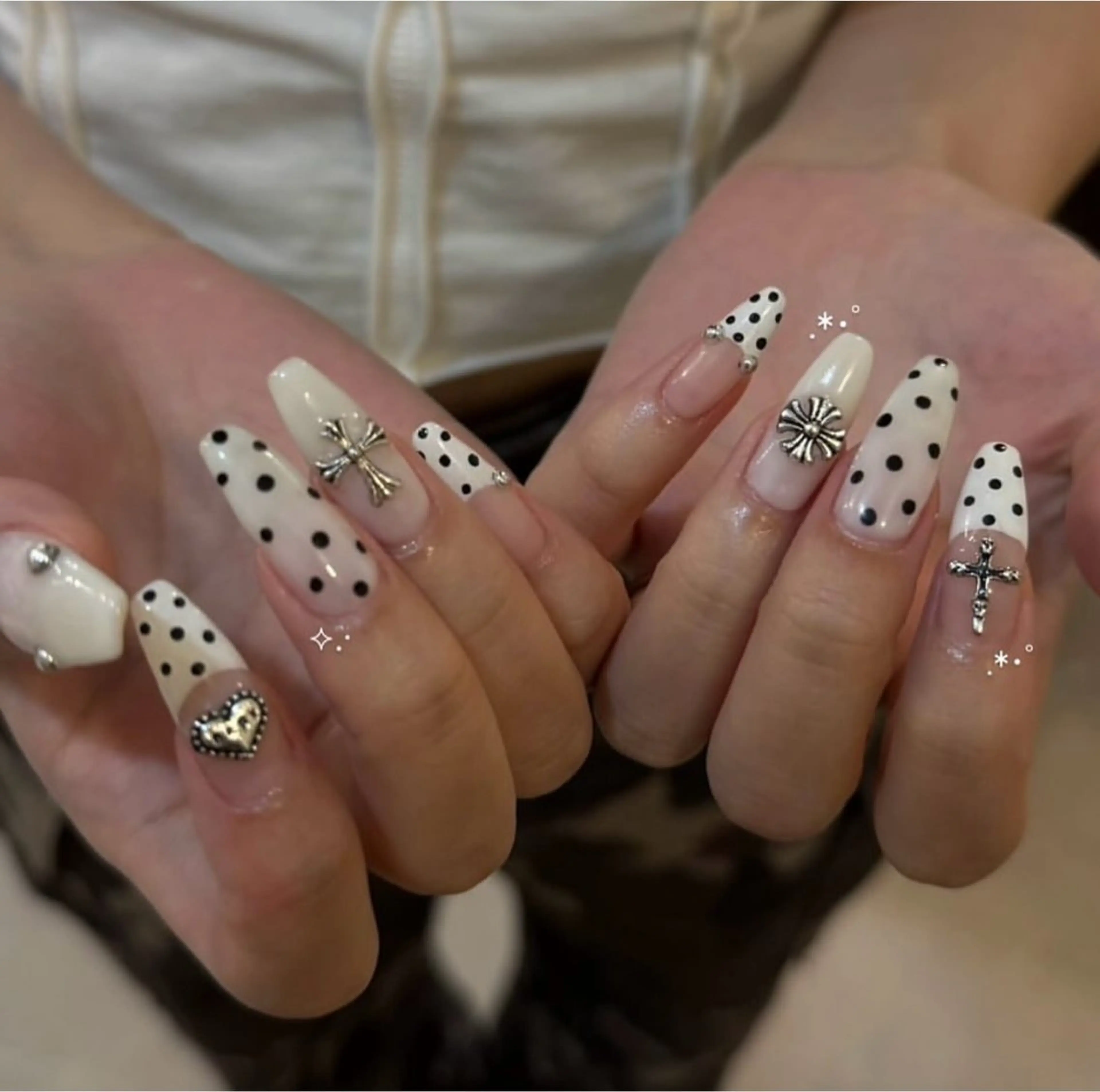 ネイル アニマル柄 オーロラネイル チークネイル フラッシュネイル ジェルネイル ハンドネイル T.A Nail Salonのネイルデザイン