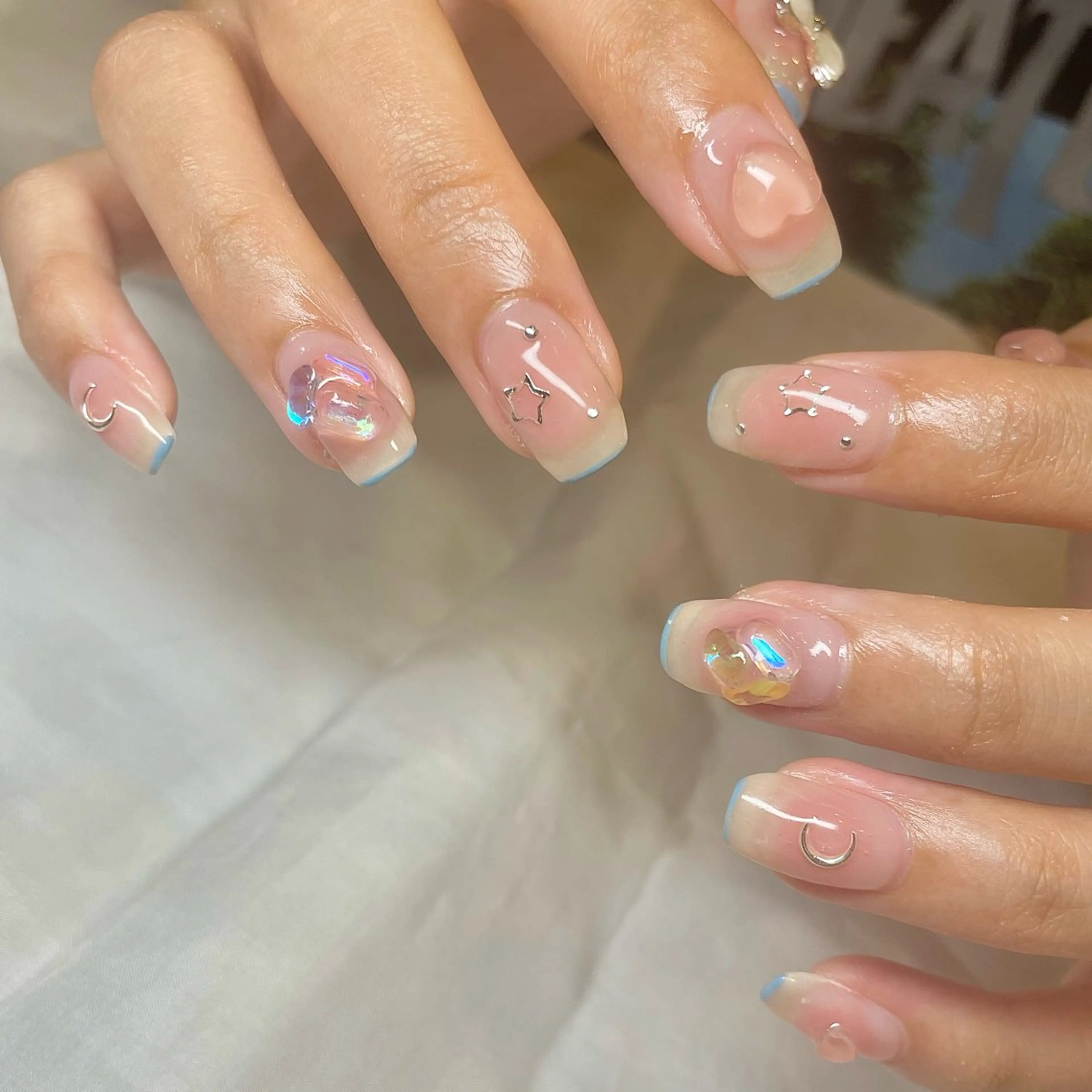 セミロング カラー パーマ ヘアアレンジ メンズ ネイル マツエク・マツパ ブルーカラー ピンクカラー カラーマツエク ブルー ピンク ハンドネイル ハンドケア nail&eye Aoのマツエク・マツパデザイン