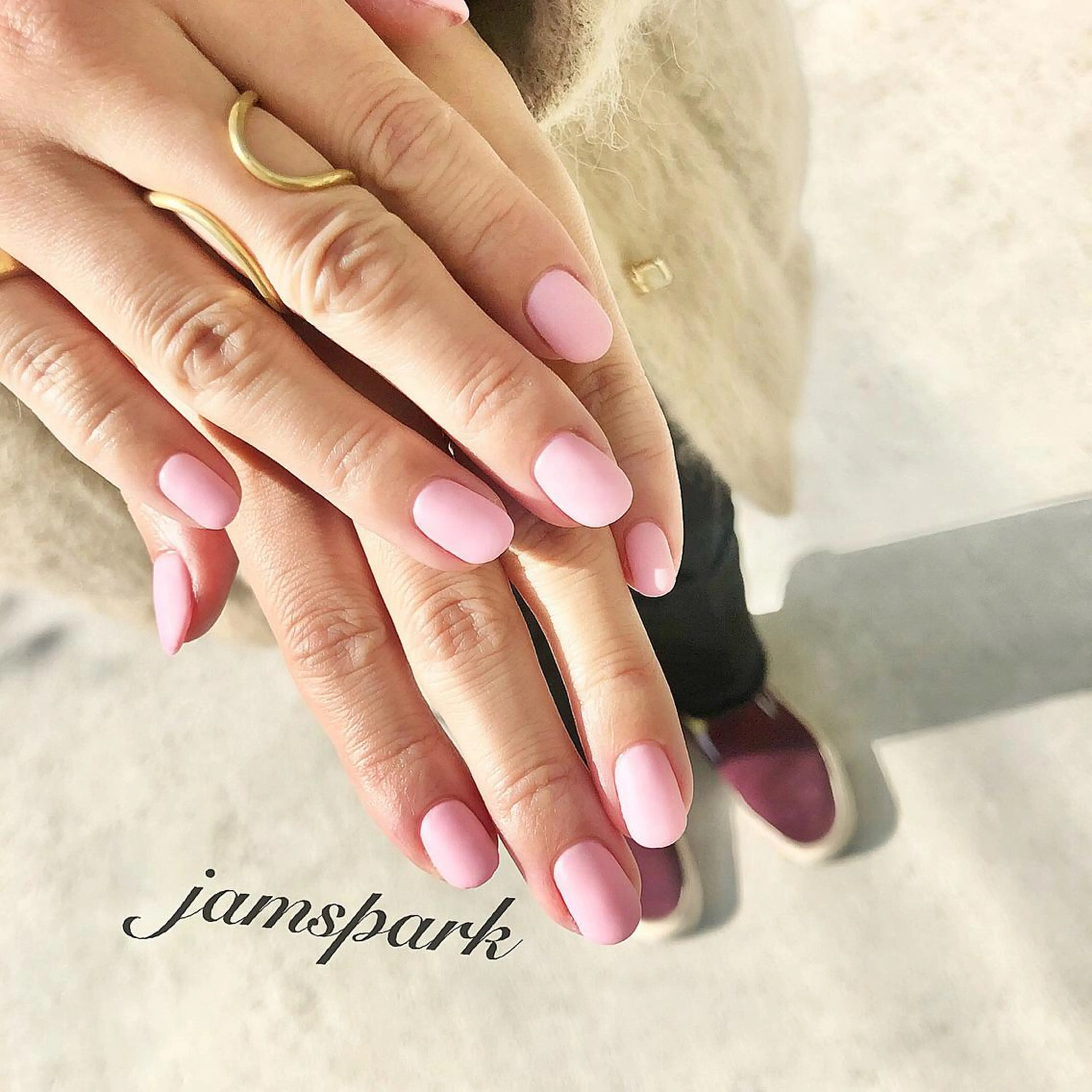 ショート ネイル デート ジェルネイル マットネイル ワンカラーネイル ピンク jamspark ✨のネイルデザイン