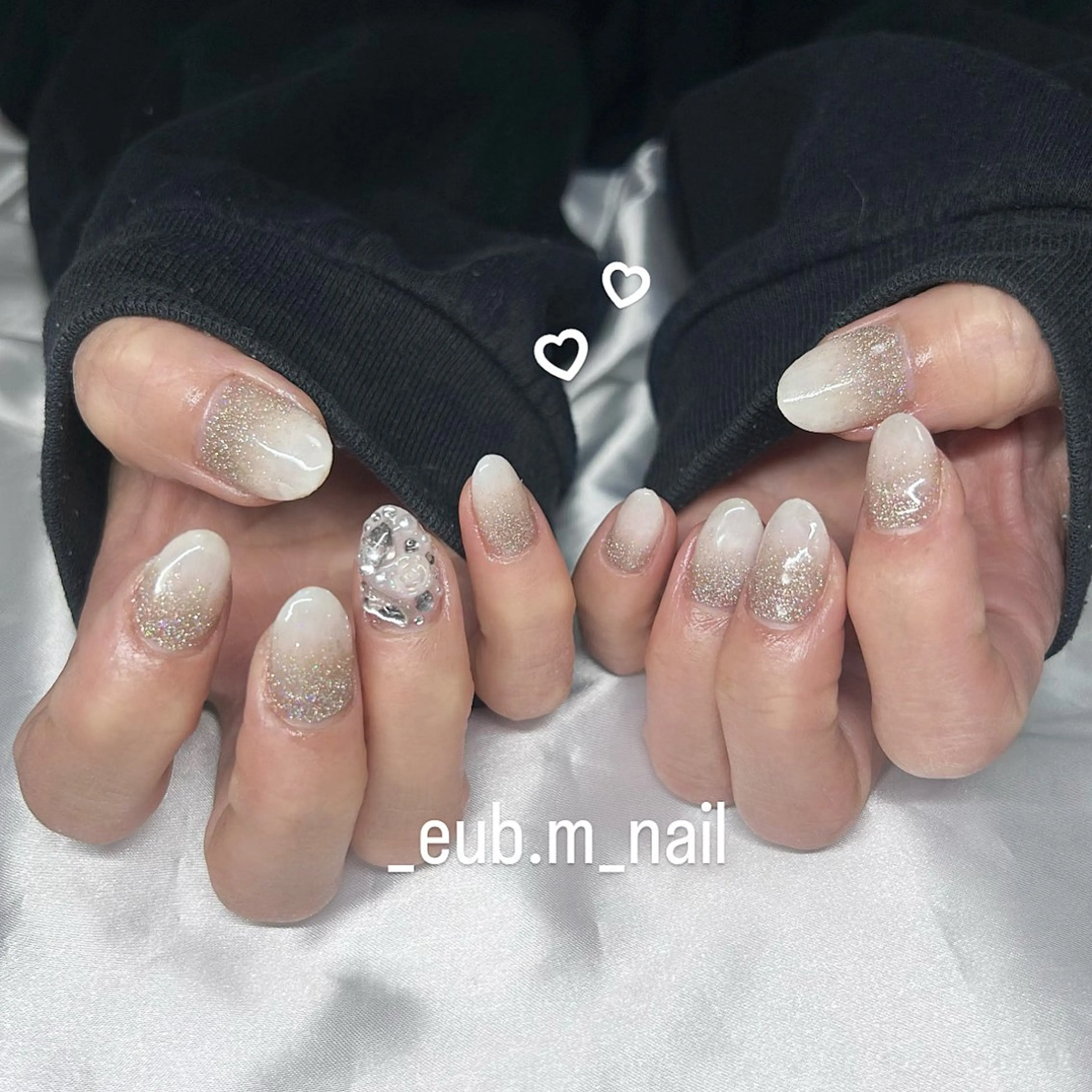 ネイル ゴールド グラデーション ラメ(グリッター) ラメグラデーション ホワイト 深夜ネイルサロン eub.m_nailのネイルデザイン