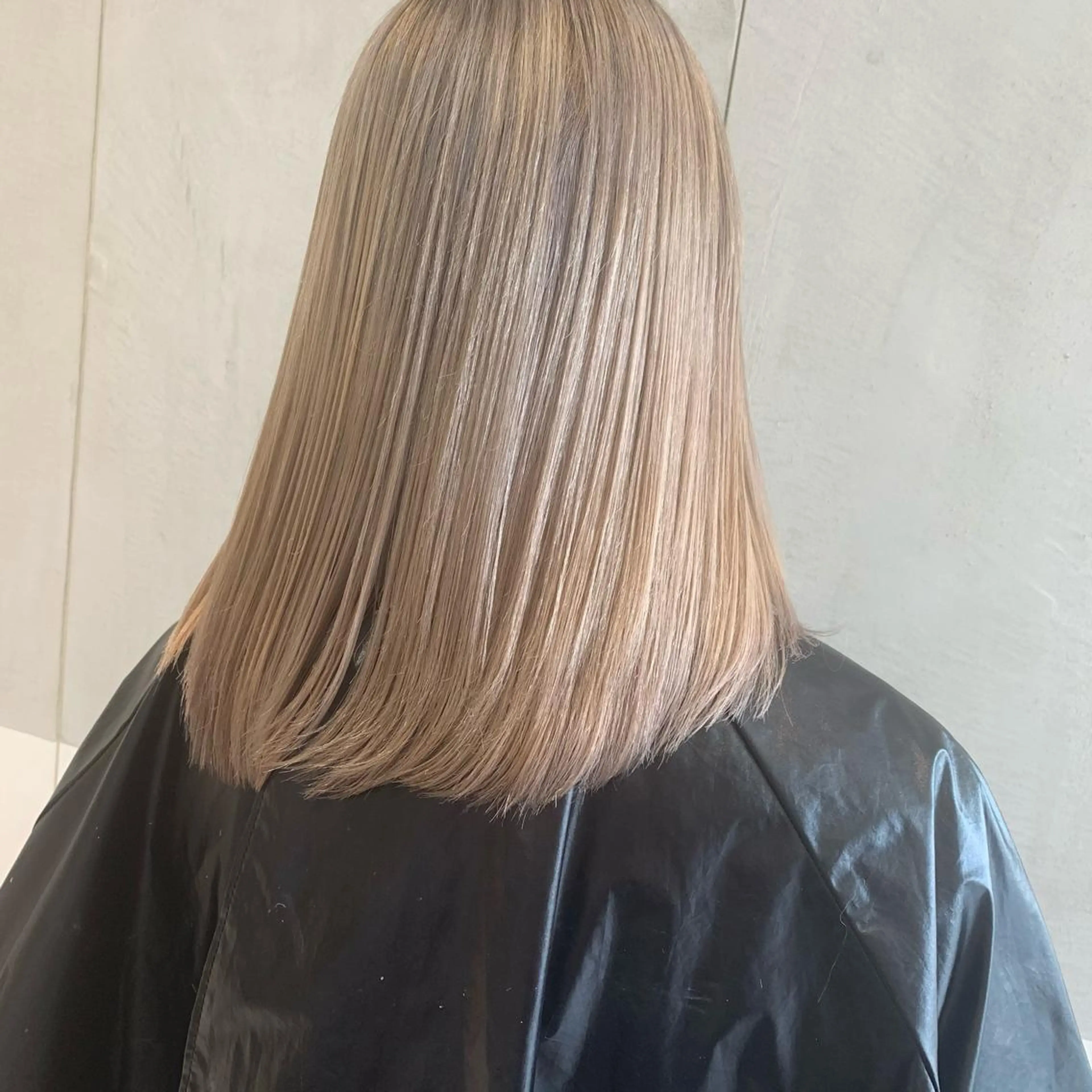 ミディアム ヘアカラー トリートメント ヘッドスパ ヘアセット 透明感ブリーチ カラー✨有坂映哉のヘアスタイル