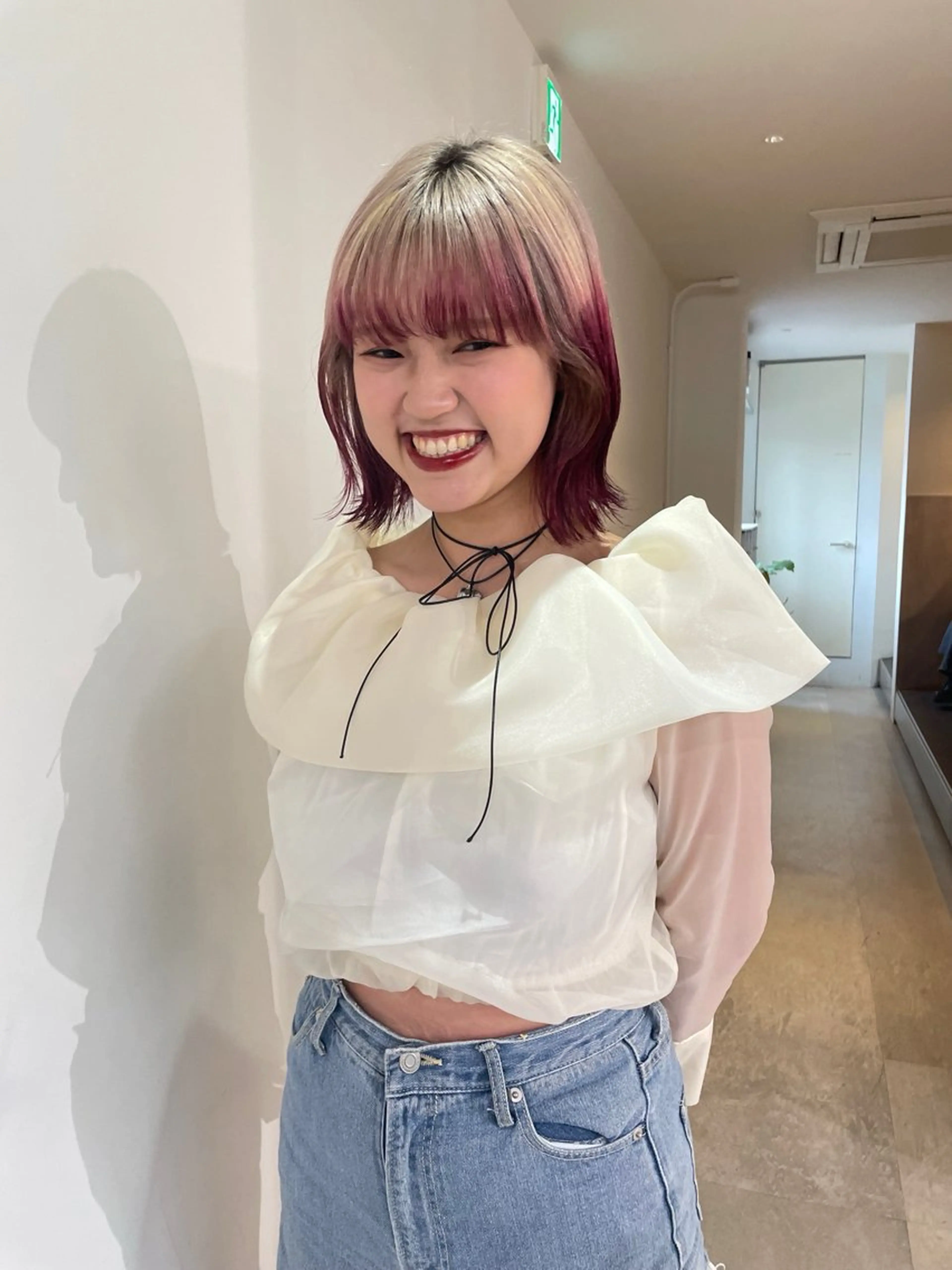 ミディアム カラー ブリーチ ボルドーカラー ケアブリーチ デザインカラー ダブルカラー ヘアカラー トリートメント MIU/ルーツカラー ボブ/顔周りレイヤーのヘアスタイル