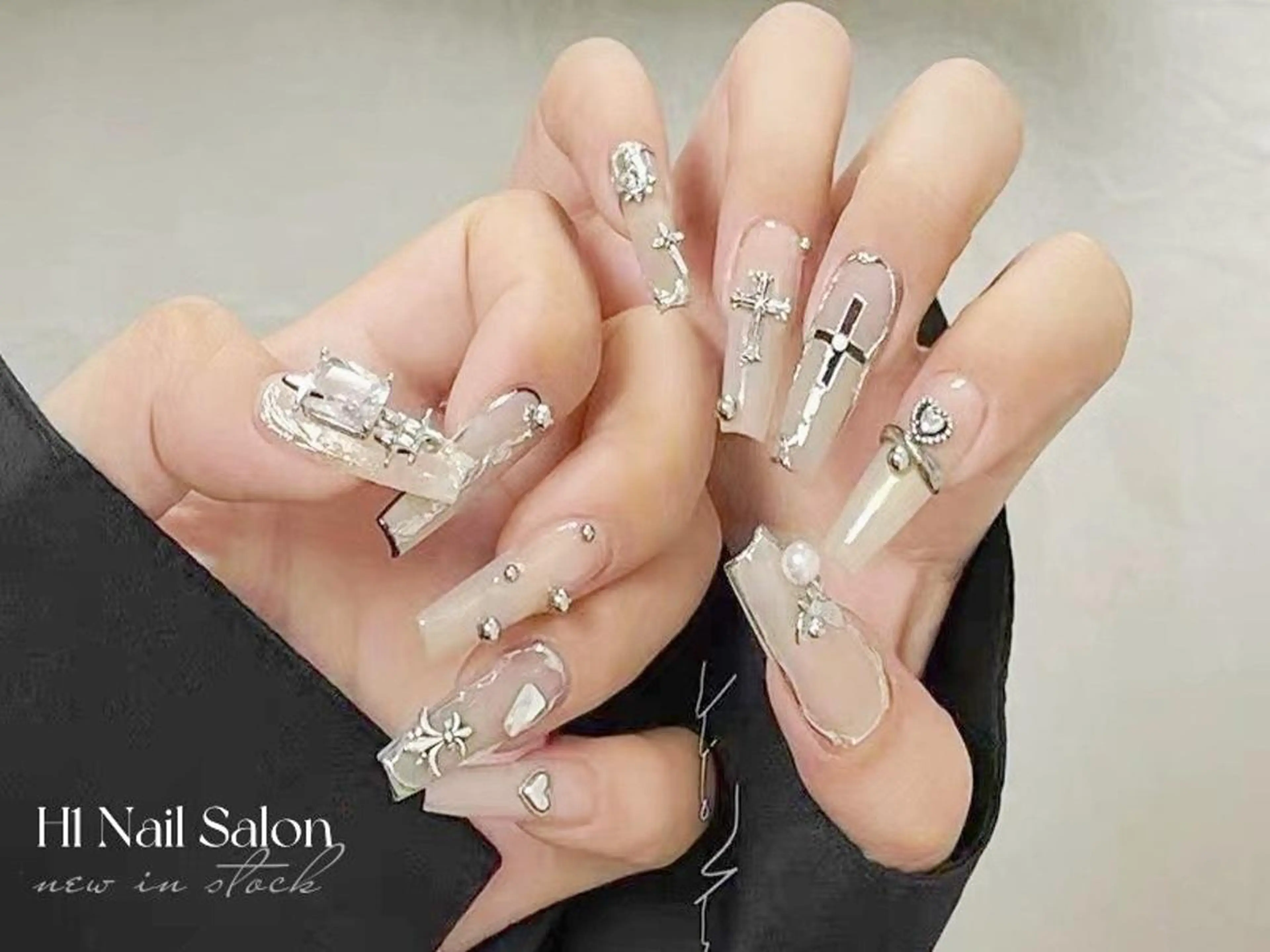 ロング H1 ネイル サロンのネイルデザイン