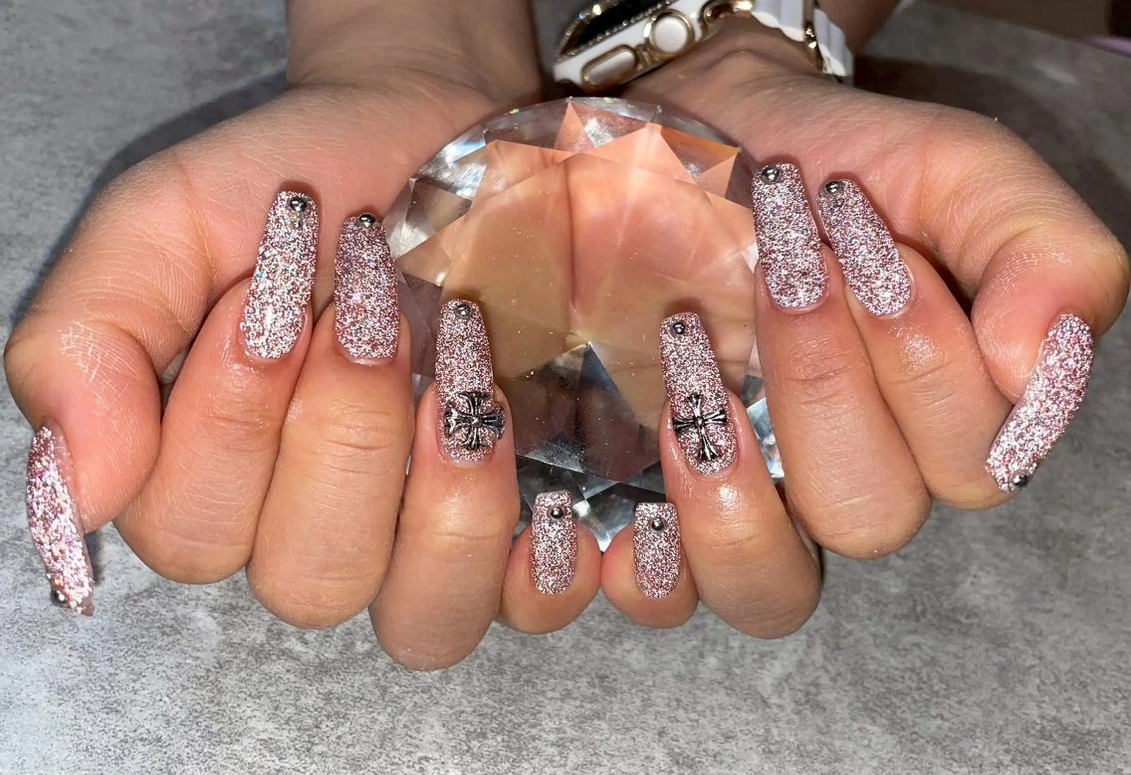 ネイル ボルドー チークネイル クリアネイル 成人式 フラッシュネイル Peche Bloom💅🏼のネイルデザイン