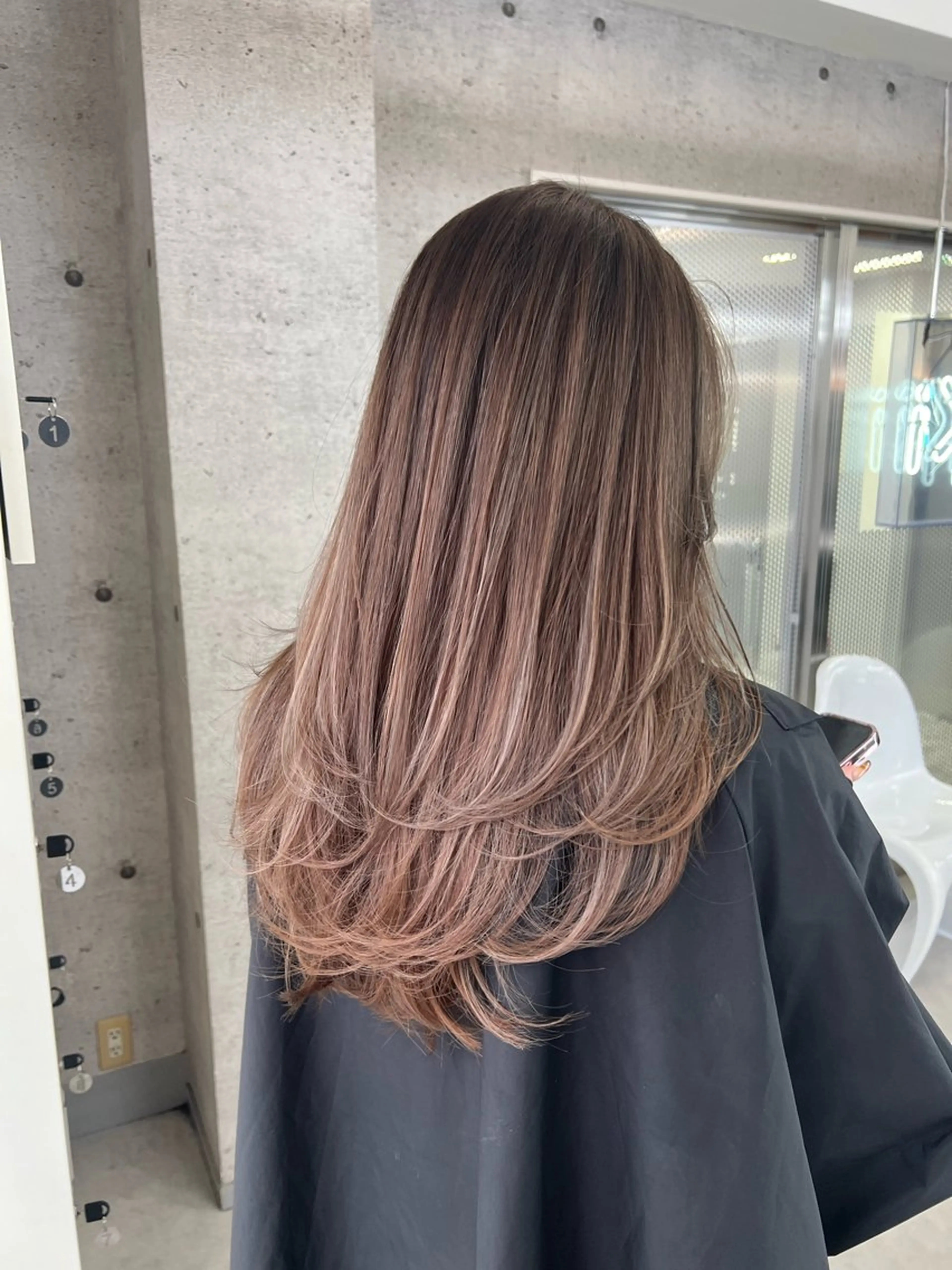 ロング カット ヘアカラー アンナ🦋海外ヘア バレイヤージュのヘアスタイル