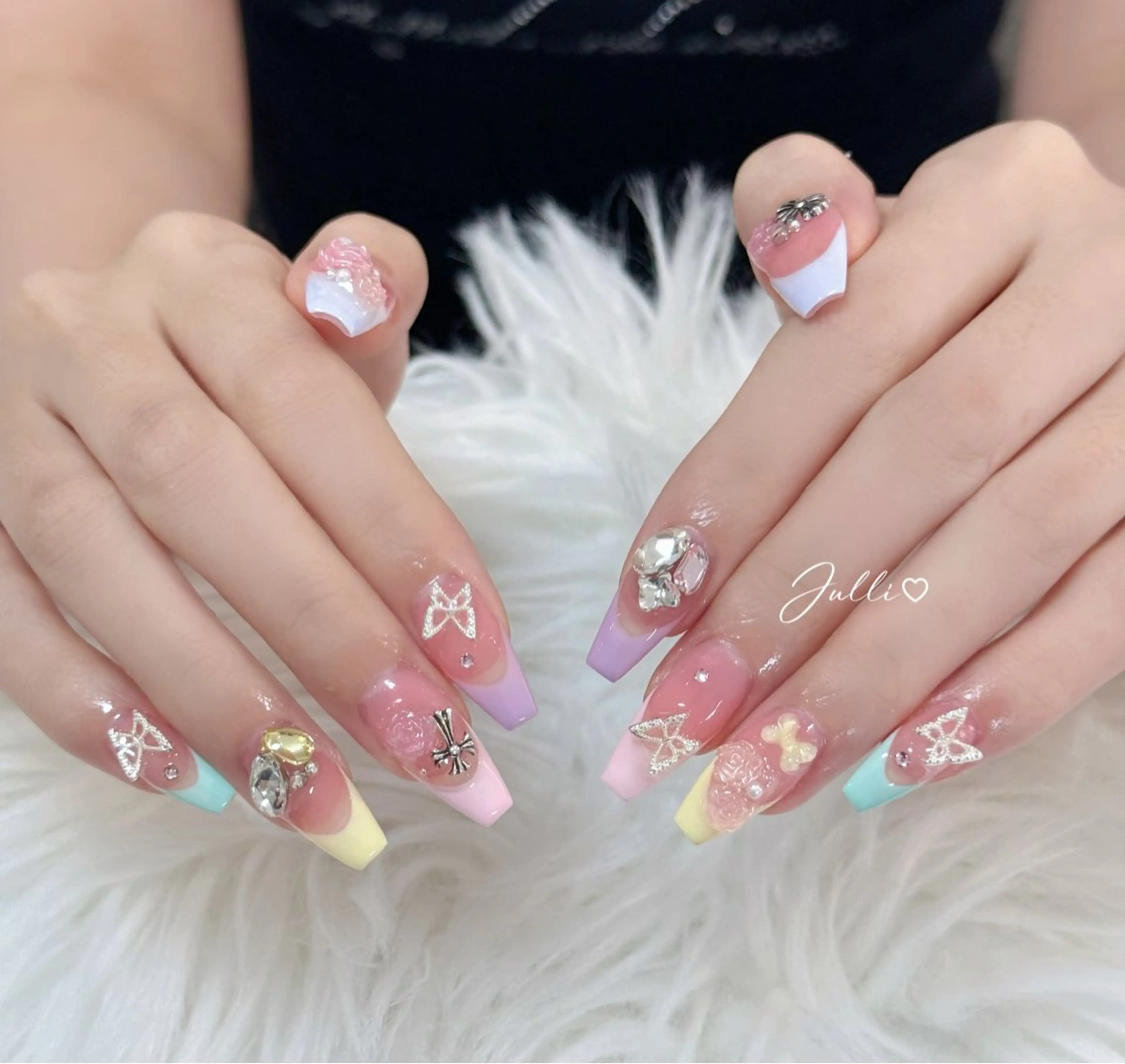 ネイル フレンチネイル ジェルネイル キラキラネイル 韓国ネイル マグネットネイル Julli nail studio所属・Julli NailStudioのネイルデザイン