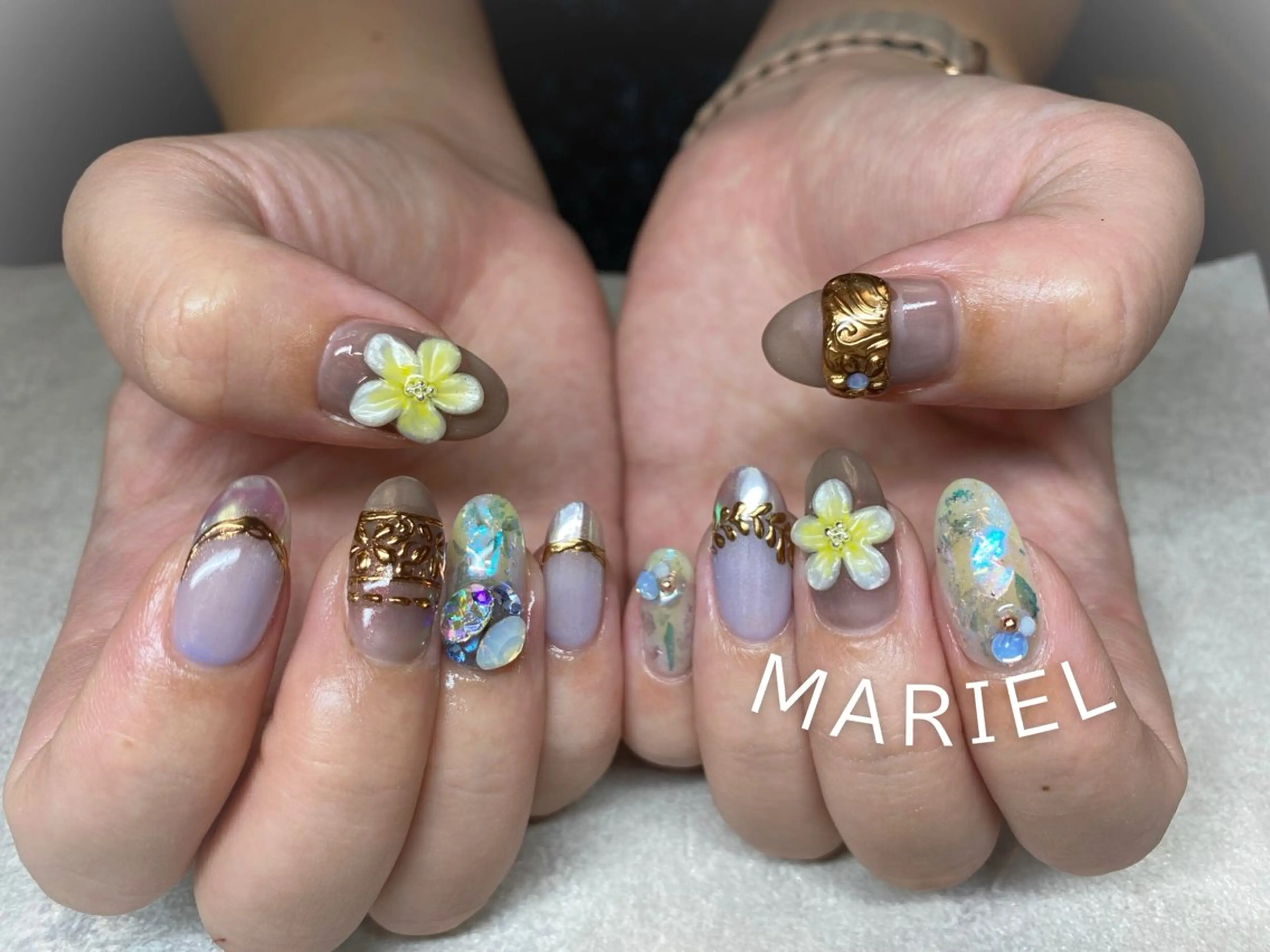 ネイル オーロラネイル ハンドネイル ネイルサロンMARIEL所属・nailist marieのネイルデザイン