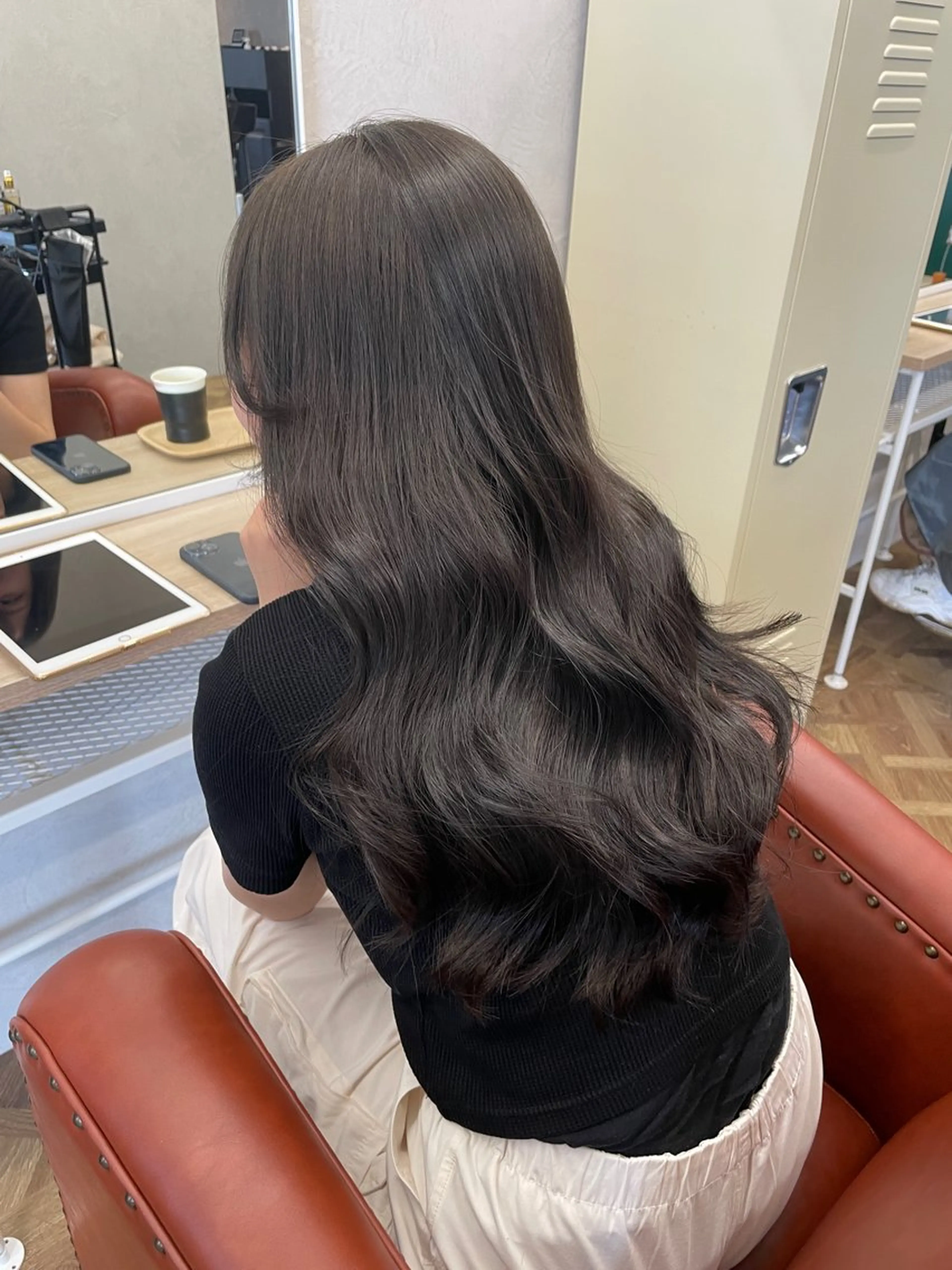 ロング カラー グレージュ オリーブグレージュ オリーブグレー カット ヘアカラー トリートメント 見奈美 凜のヘアスタイル