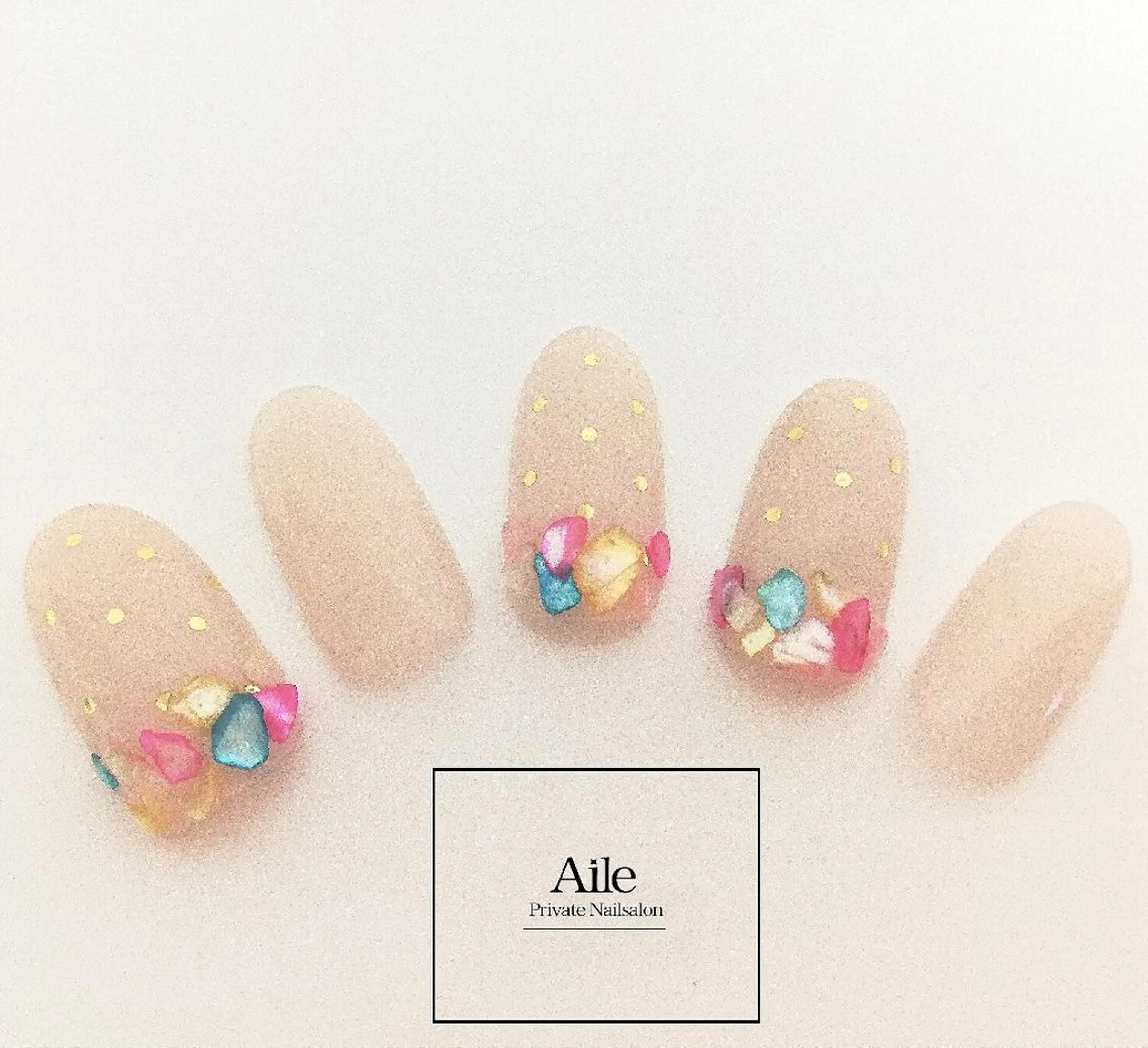 ネイル ストーンネイル なが さきのネイルデザイン