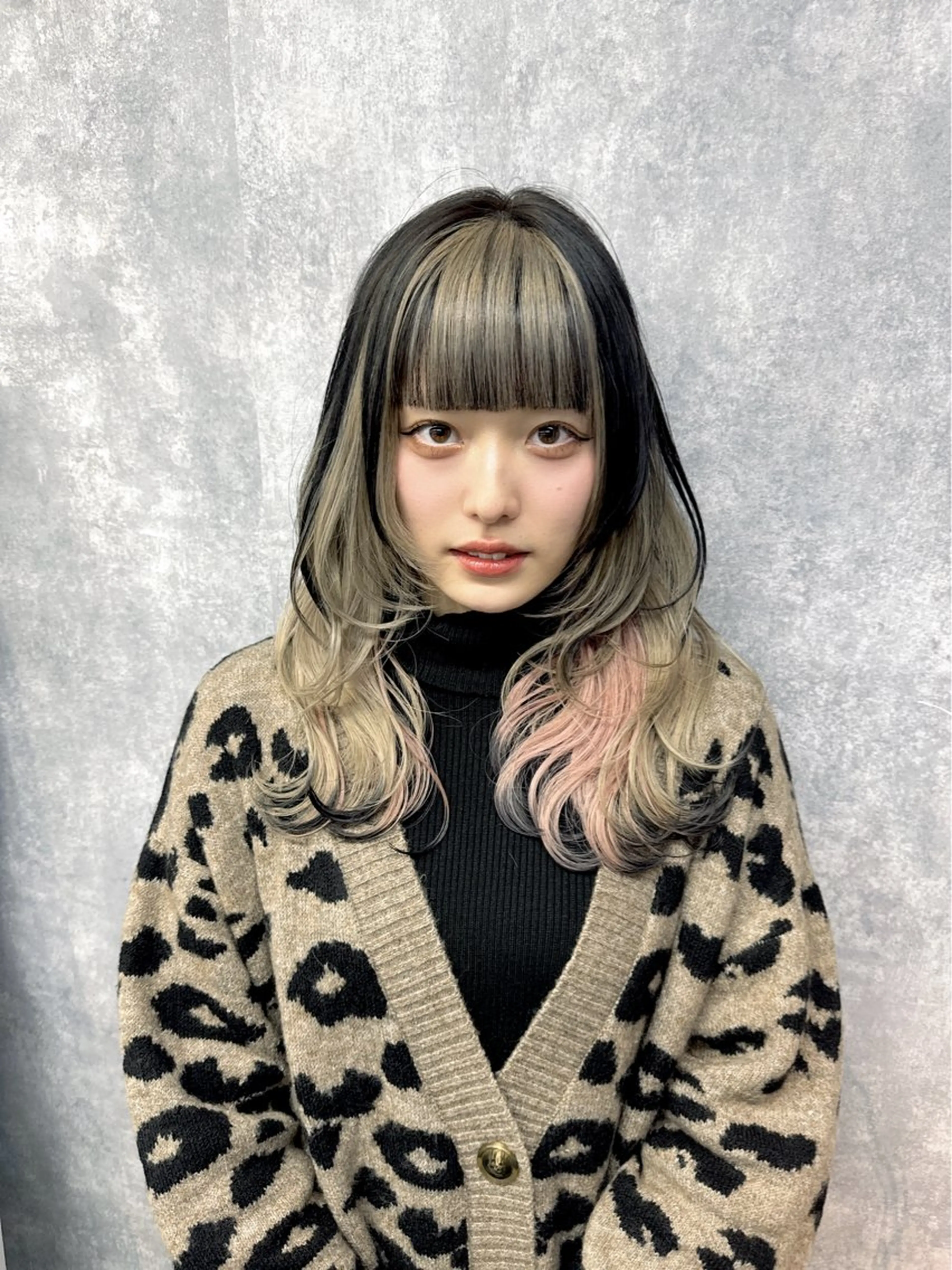 セミロング カラー ブリーチ ケアブリーチ ダブルカラー イヤリングカラー ハイトーンカラー .ico所属・【.ico】心斎橋 飛田ゆうきのヘアスタイル