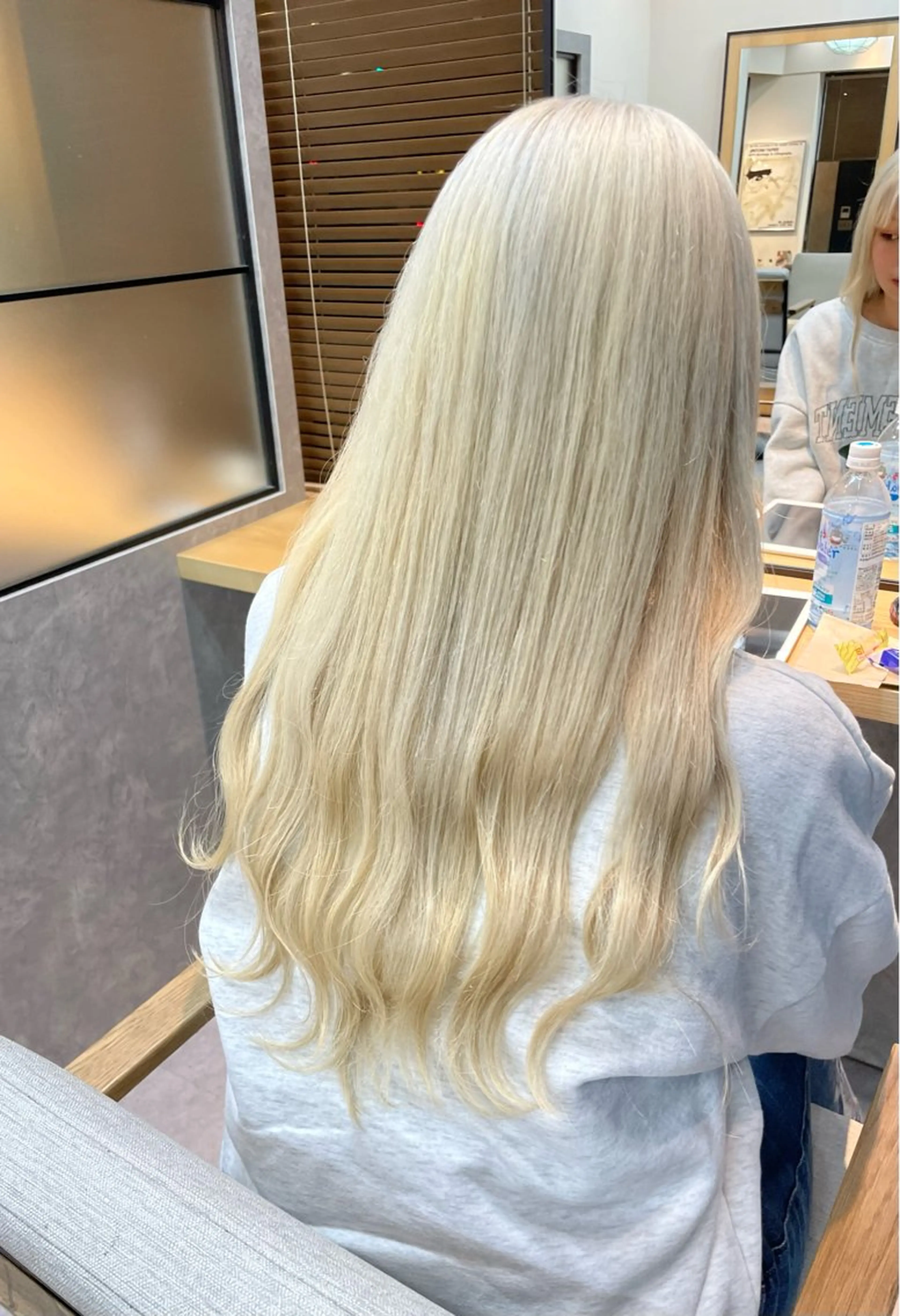 ロング カラー RINOSHORES YOKOHAMA.日本大通り店所属・ハイトーン nagisaのヘアスタイル