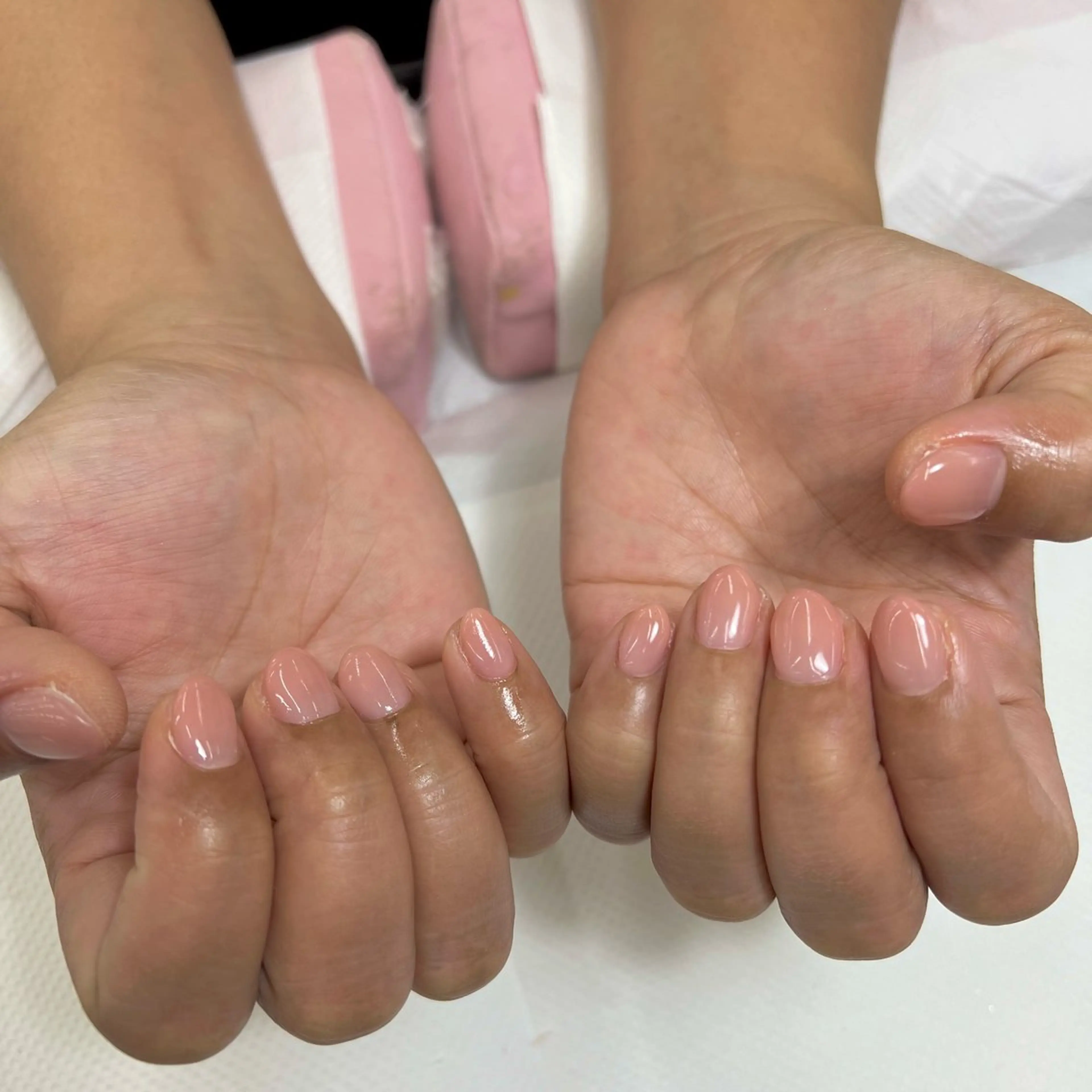 ネイル グラデーション ピンク ピンクベージュ 【MAXKELLY】 KOBIKI🐾のネイルデザイン