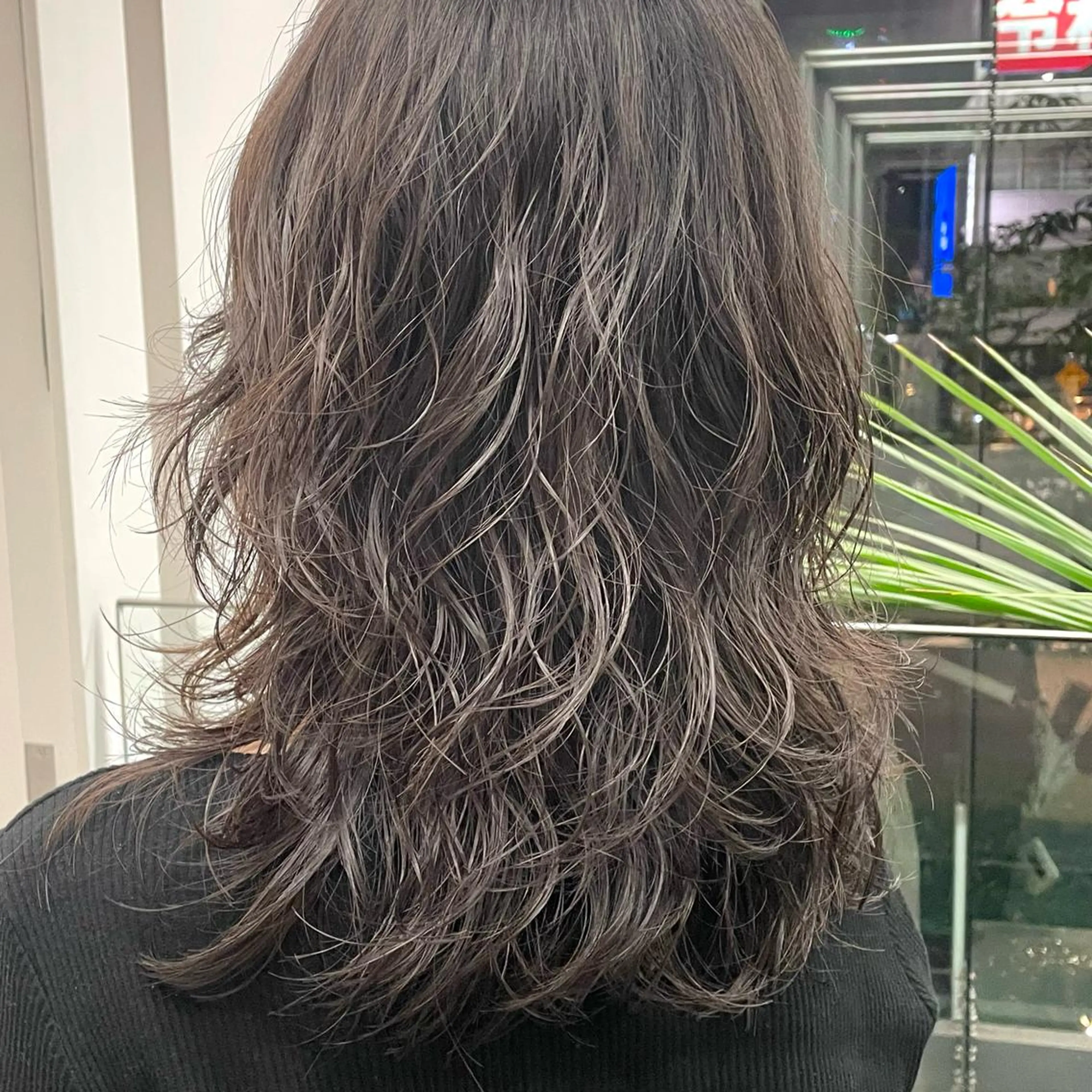 ロング パーマ ひなた あゆみのヘアスタイル