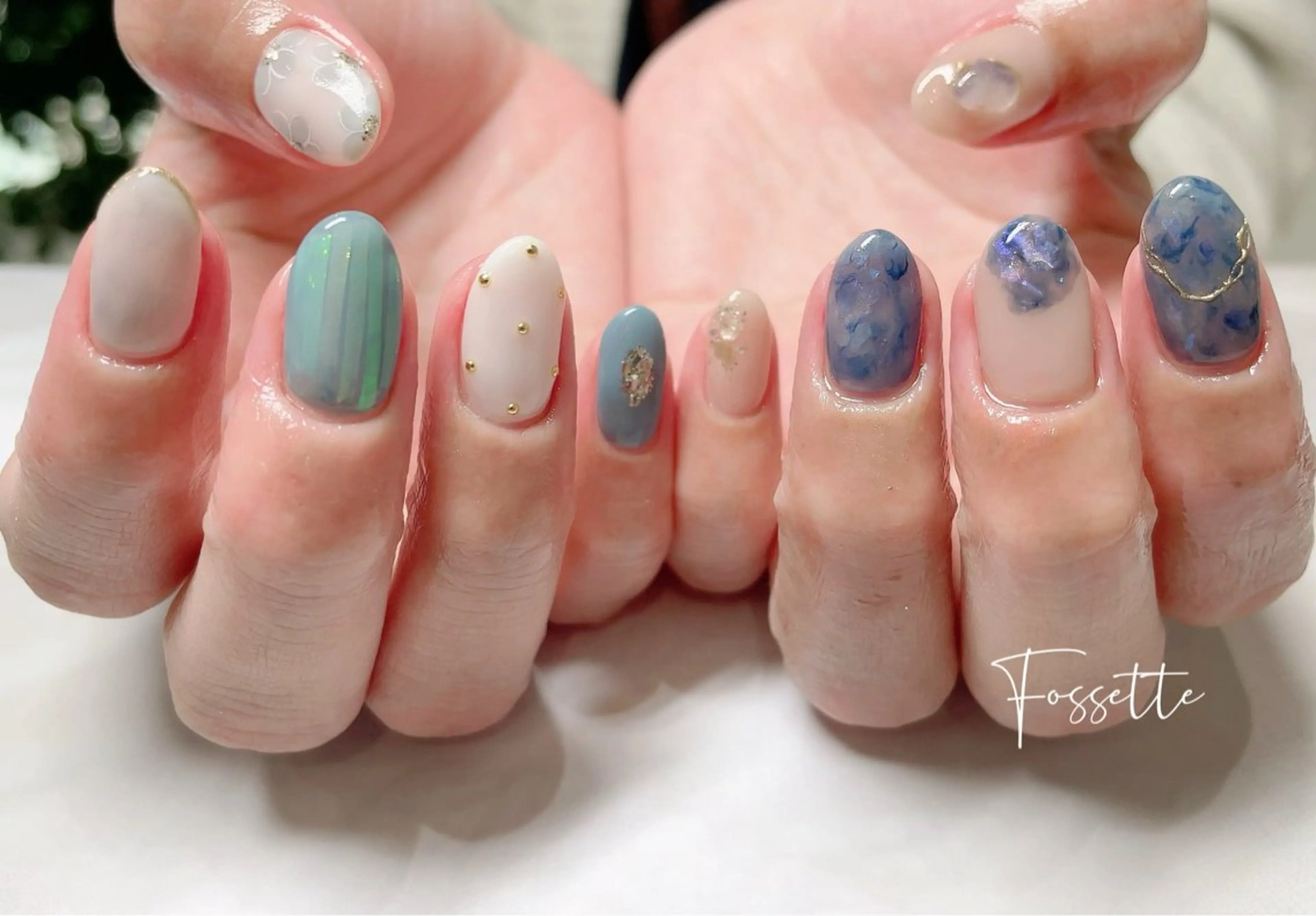 ネイル オーロラネイル ブルー ドット フラワーネイル ミラーネイル nailsalon Fossetteのネイルデザイン