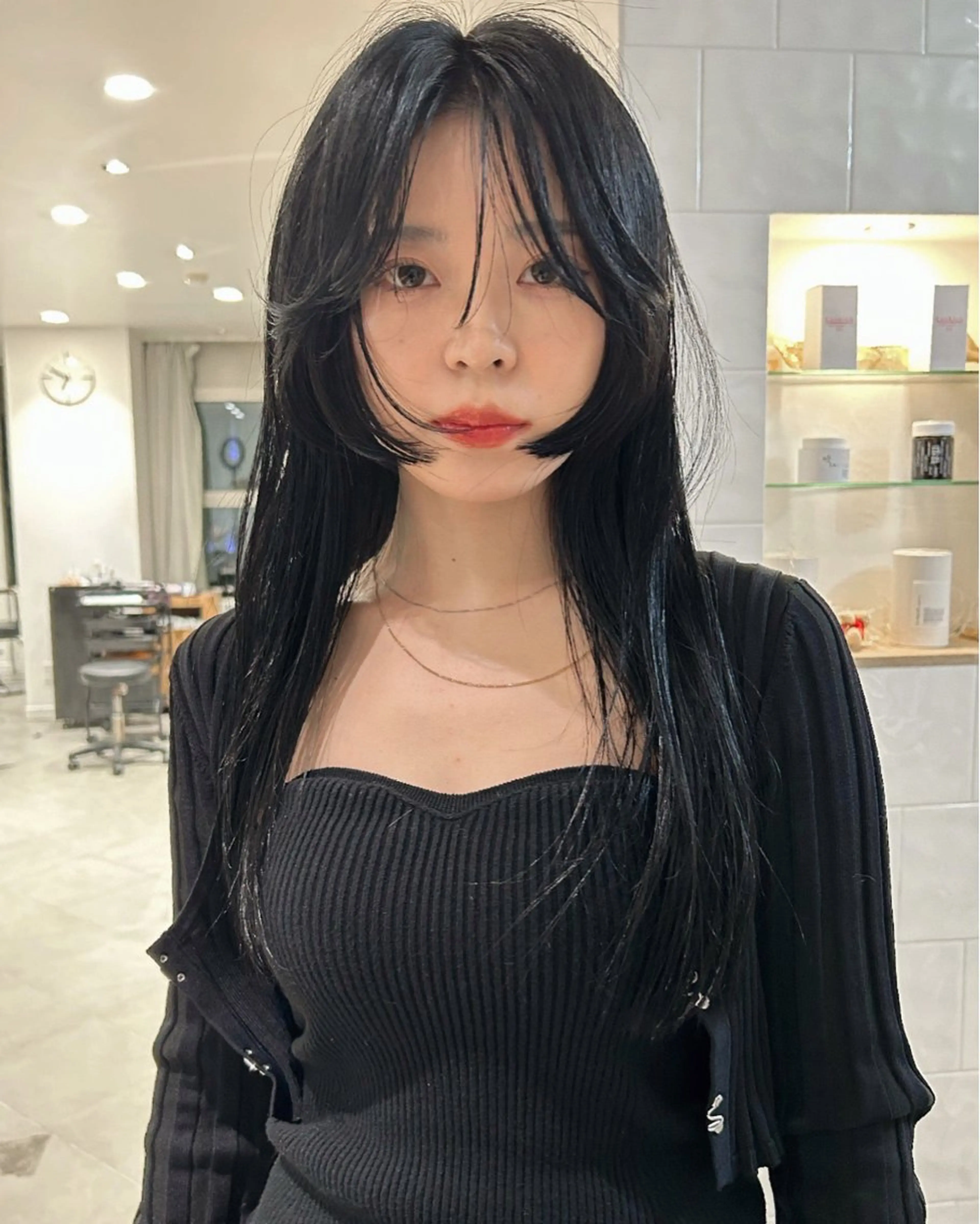 ロング カラー サイドバング カット ヘアカラー トリートメント Loom.所属・村上雅人 ナチュラルモードのヘアスタイル