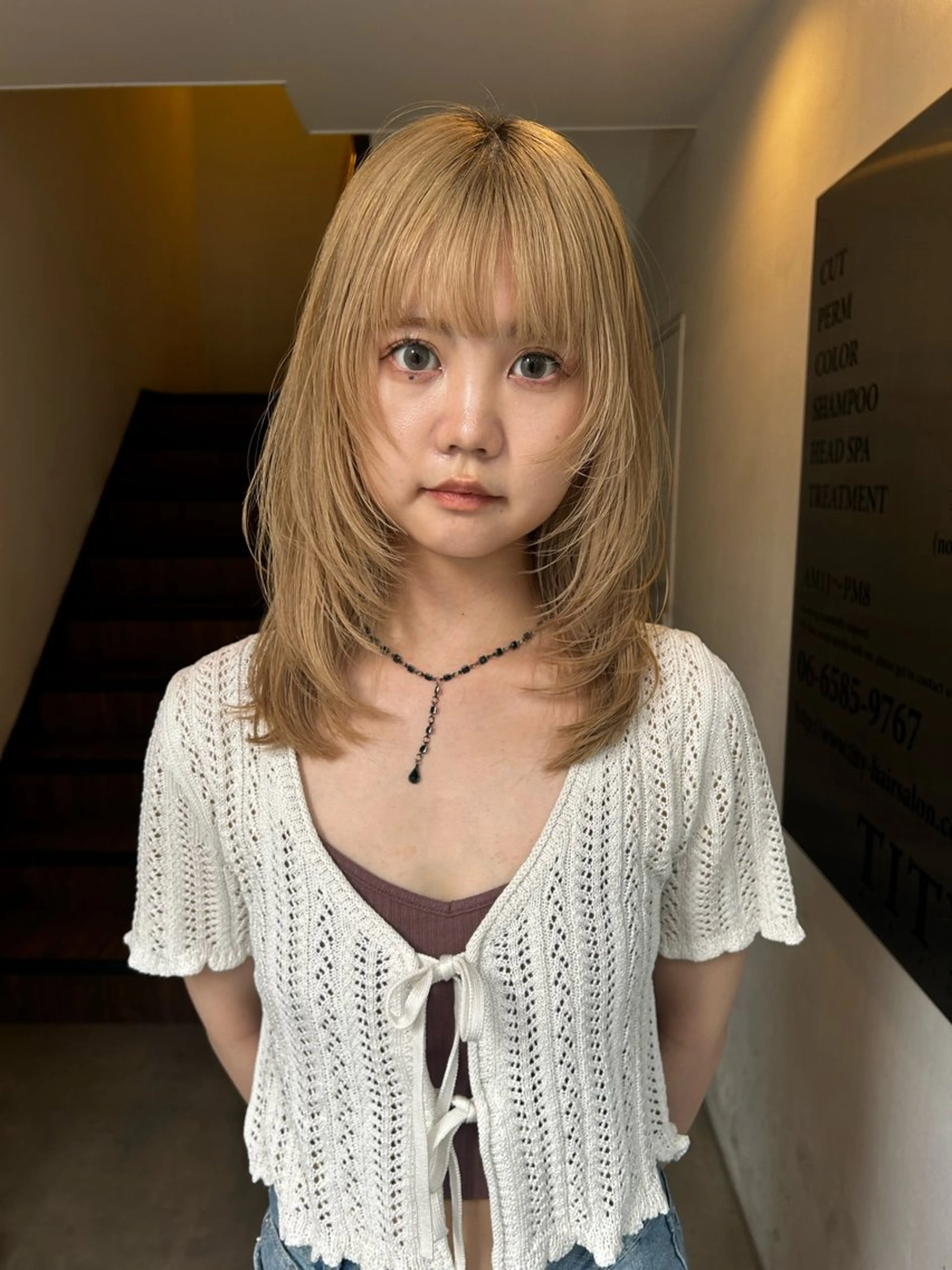 セミロング hen所属・心斎橋/レイヤー/ ブリーチ/モエのヘアスタイル