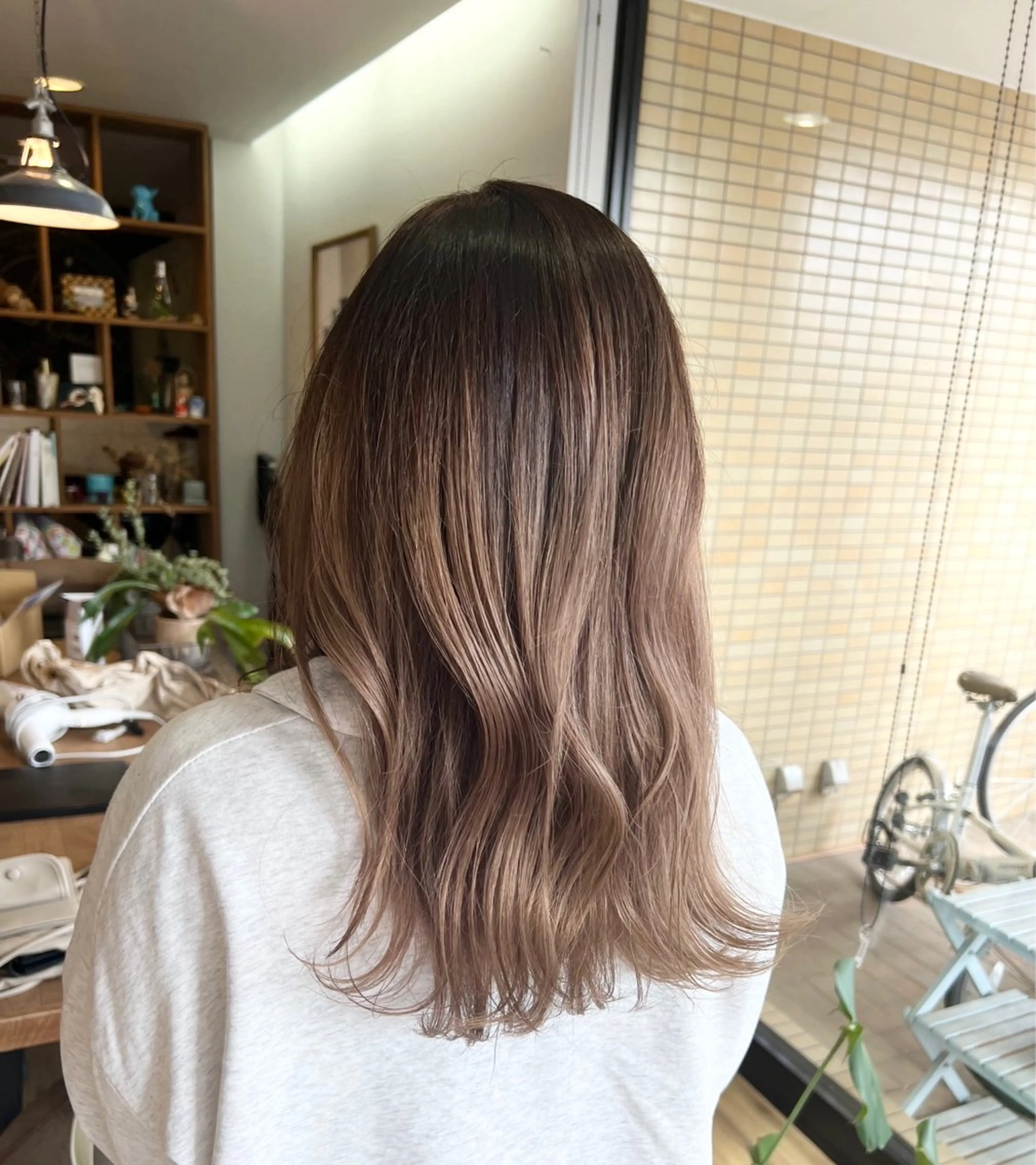 セミロング カラー ブリーチ ブラウンカラー 透明感カラー ナチュラルブラウン ヘアカラー トリートメント 堀 望美のヘアスタイル