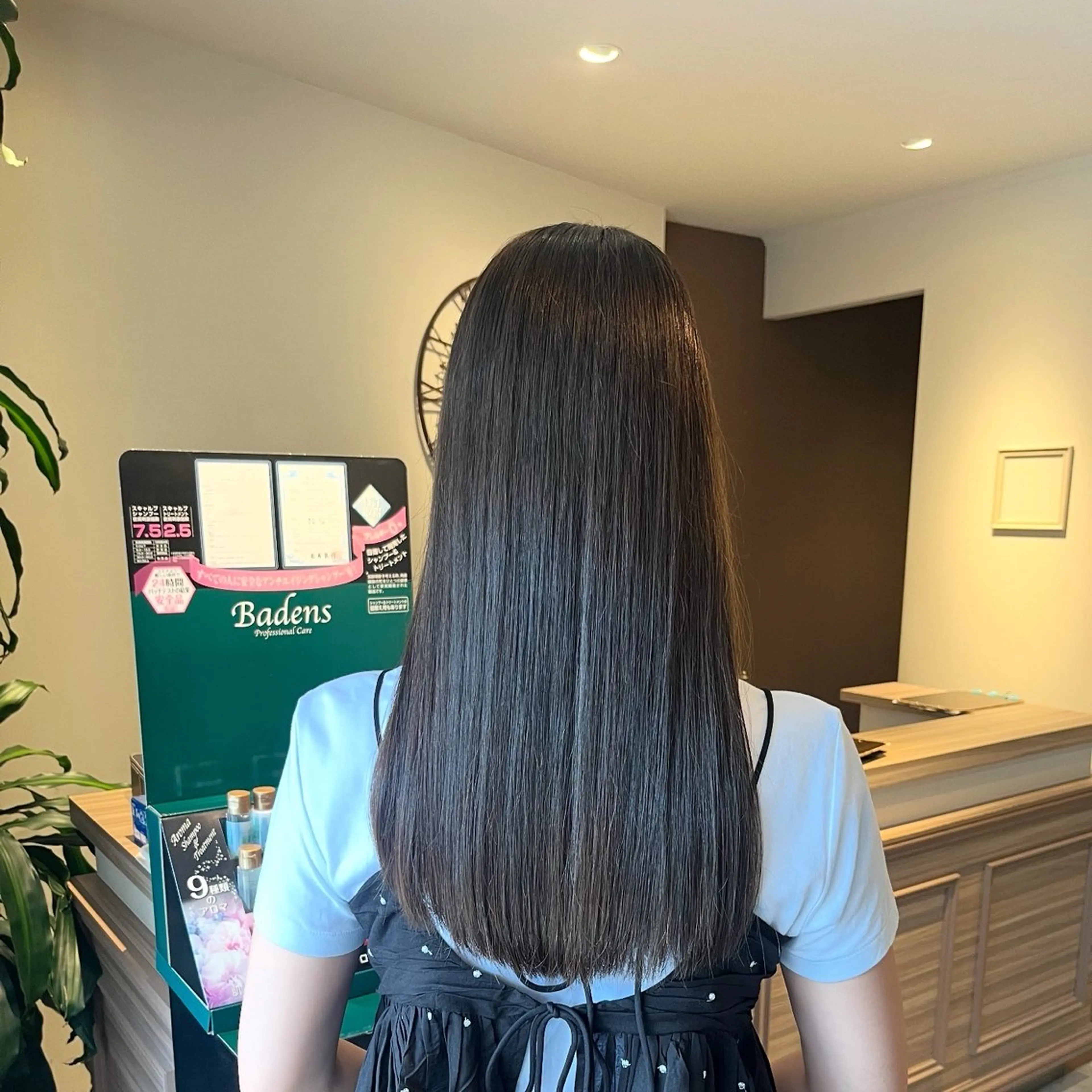 ロング カラー グレージュ オリーブカラー オリーブグレージュ オリーブグレー 髪質改善 カット ヘアカラー 縮毛矯正 川越 輝梨奈のヘアスタイル