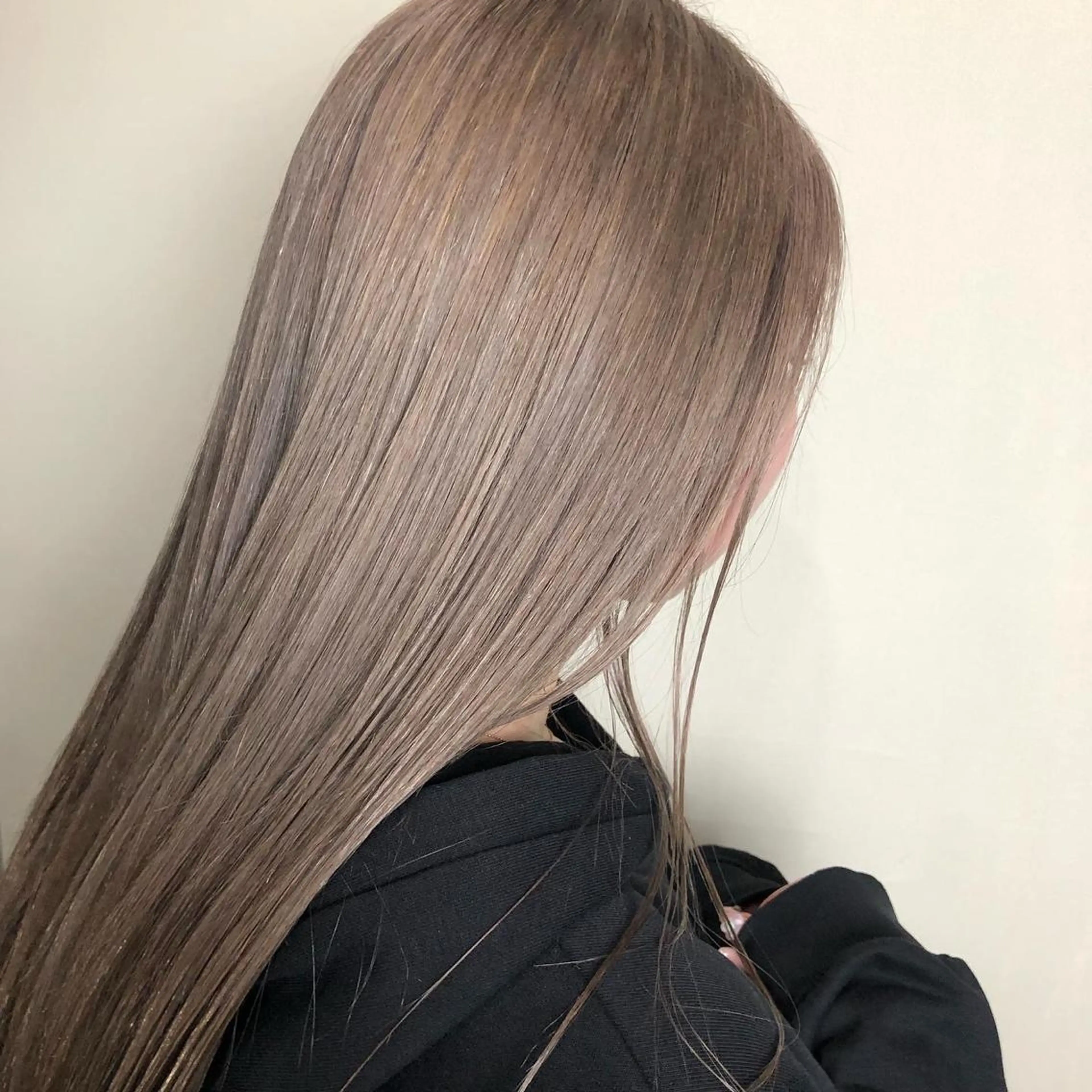 ロング 🌈インナーカラー 手塚直生のヘアスタイル