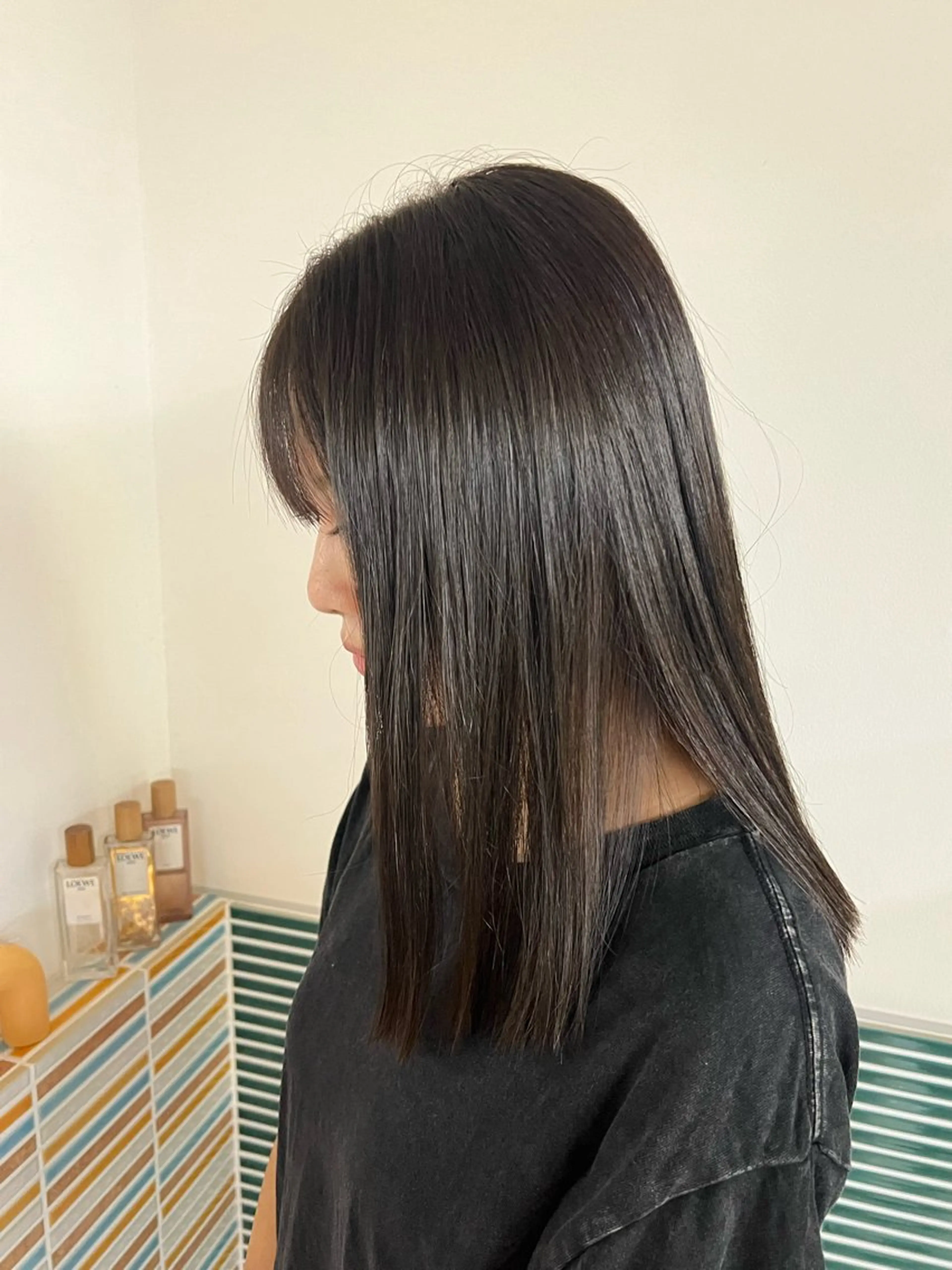 ミディアム カラー ベージュカラー オリーブベージュ ヘアカラー ブリーチハイトーン みほのヘアスタイル