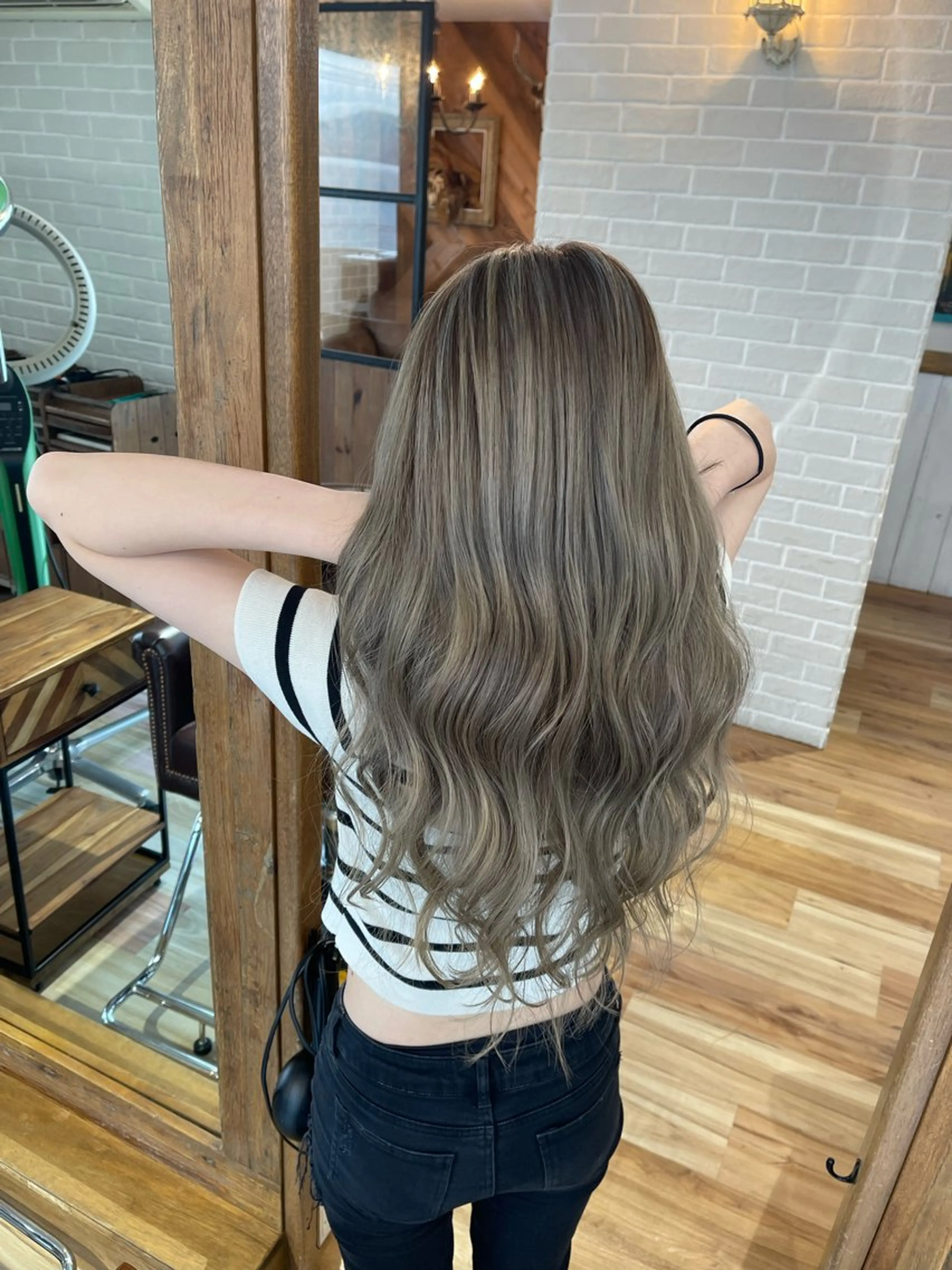 カラー LA BELLA所属・LA BELLA マリナのヘアスタイル