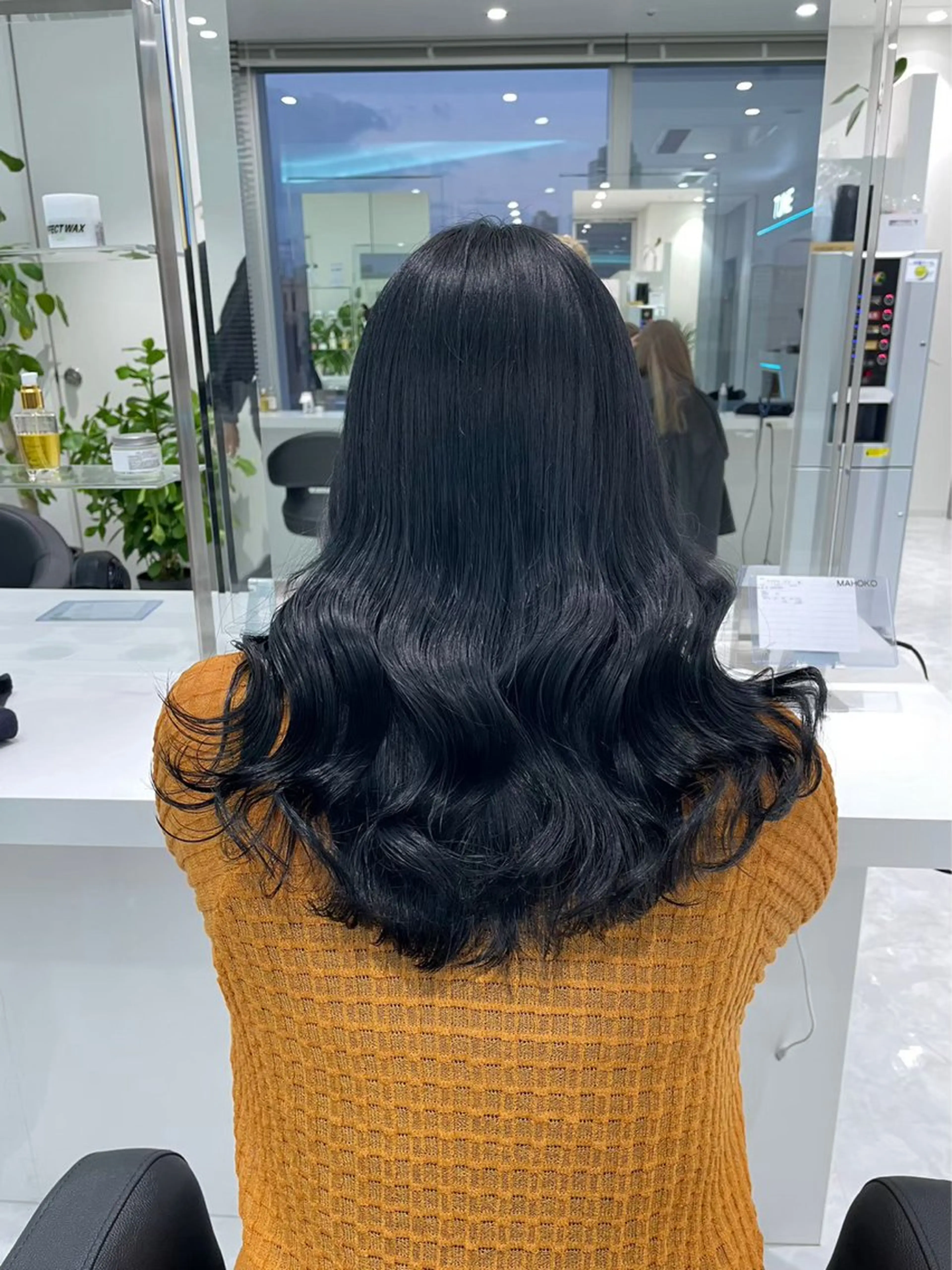 セミロング カラー ヘアカラー トリートメント ヘッドスパ ヘアセット 🩵ダメージレス艶感 ハイトーン🩷のヘアスタイル