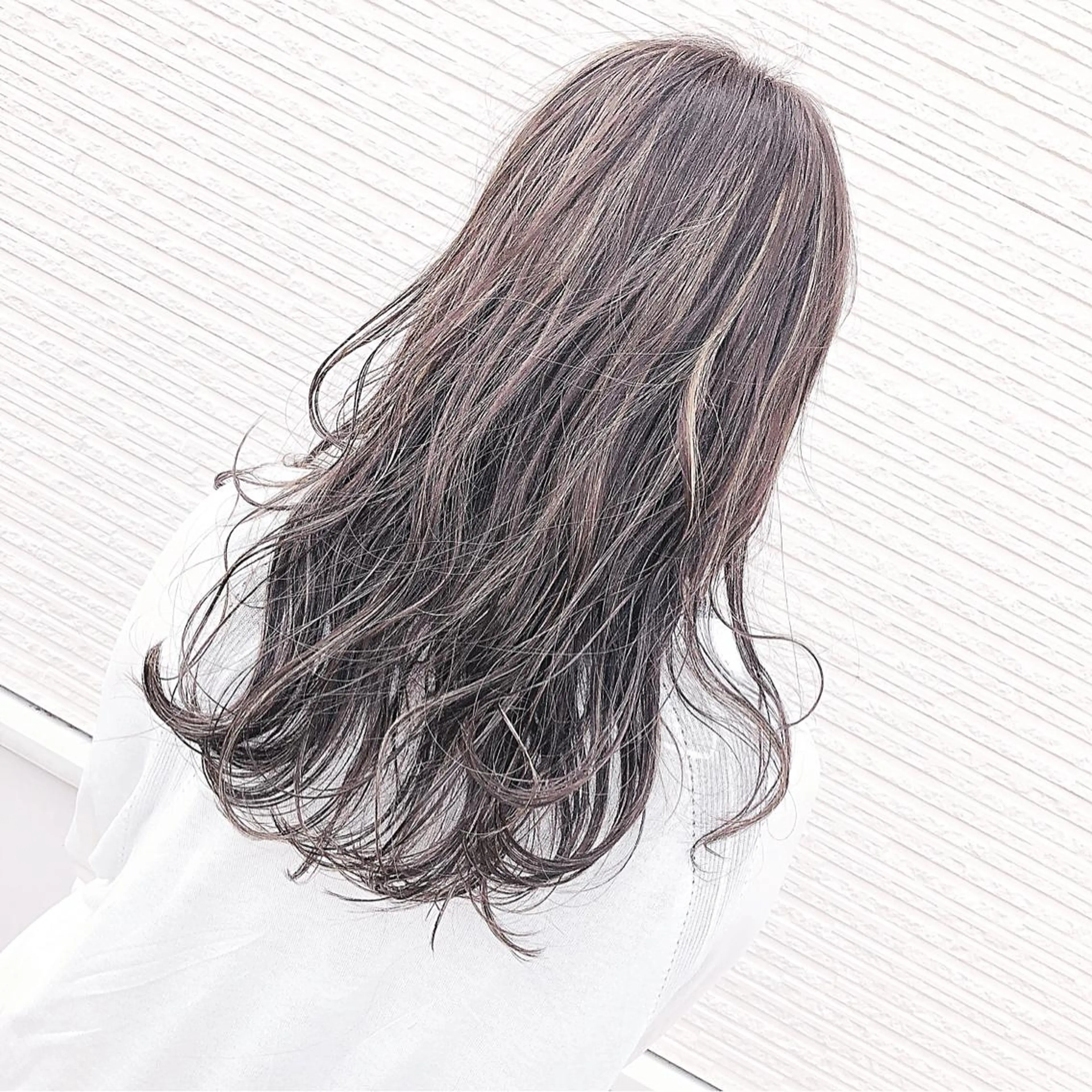 セミロング カラー ハイライトカラー ハイライト ヘアカラー トリートメント 名畑 裕貴のヘアスタイル
