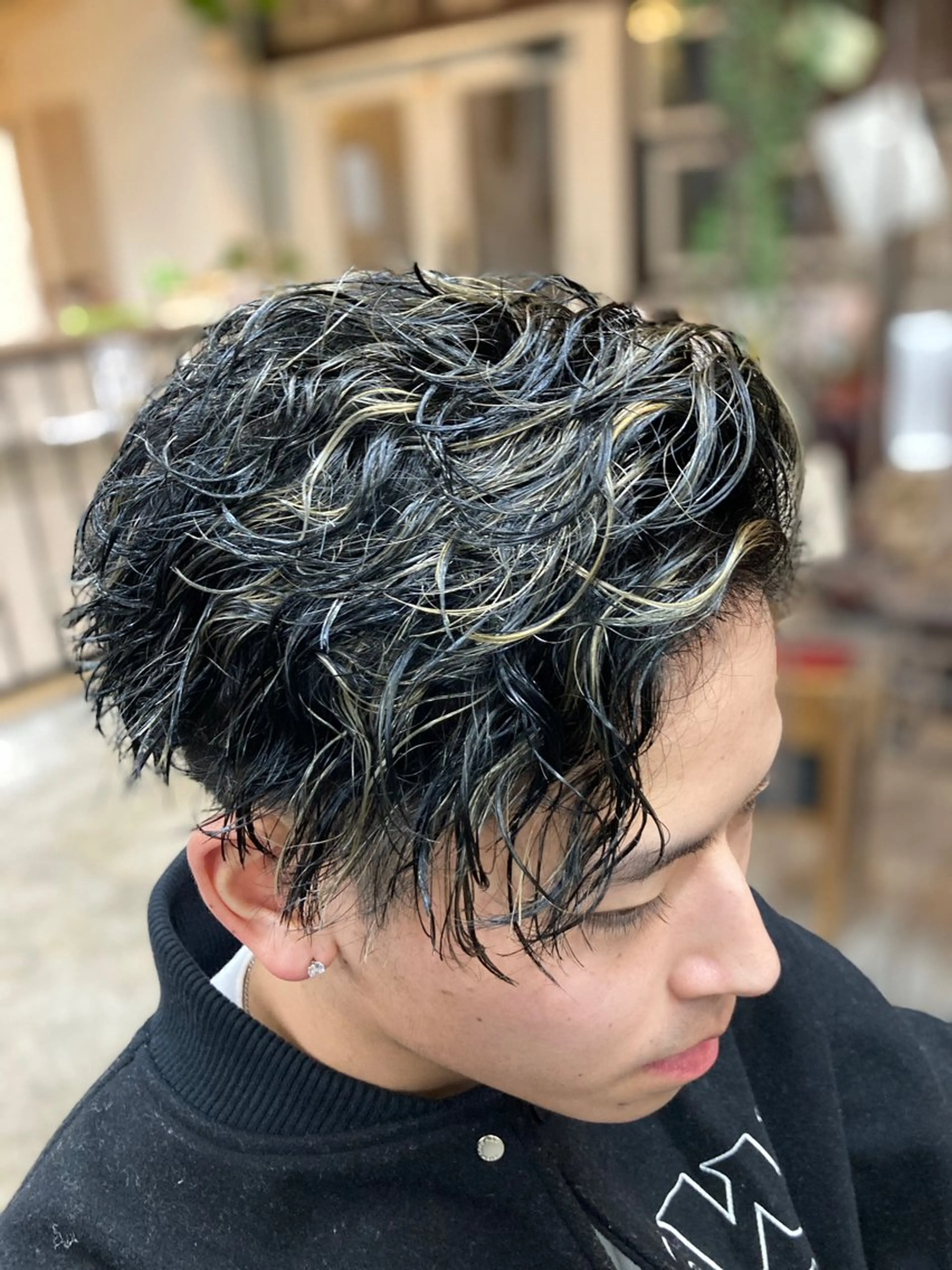 カラー パーマ メンズ メンズハイライト メンズパーマ ハイライトカラー ヘアカラー 新田龍之輔 →メンズ／派手髪のヘアスタイル