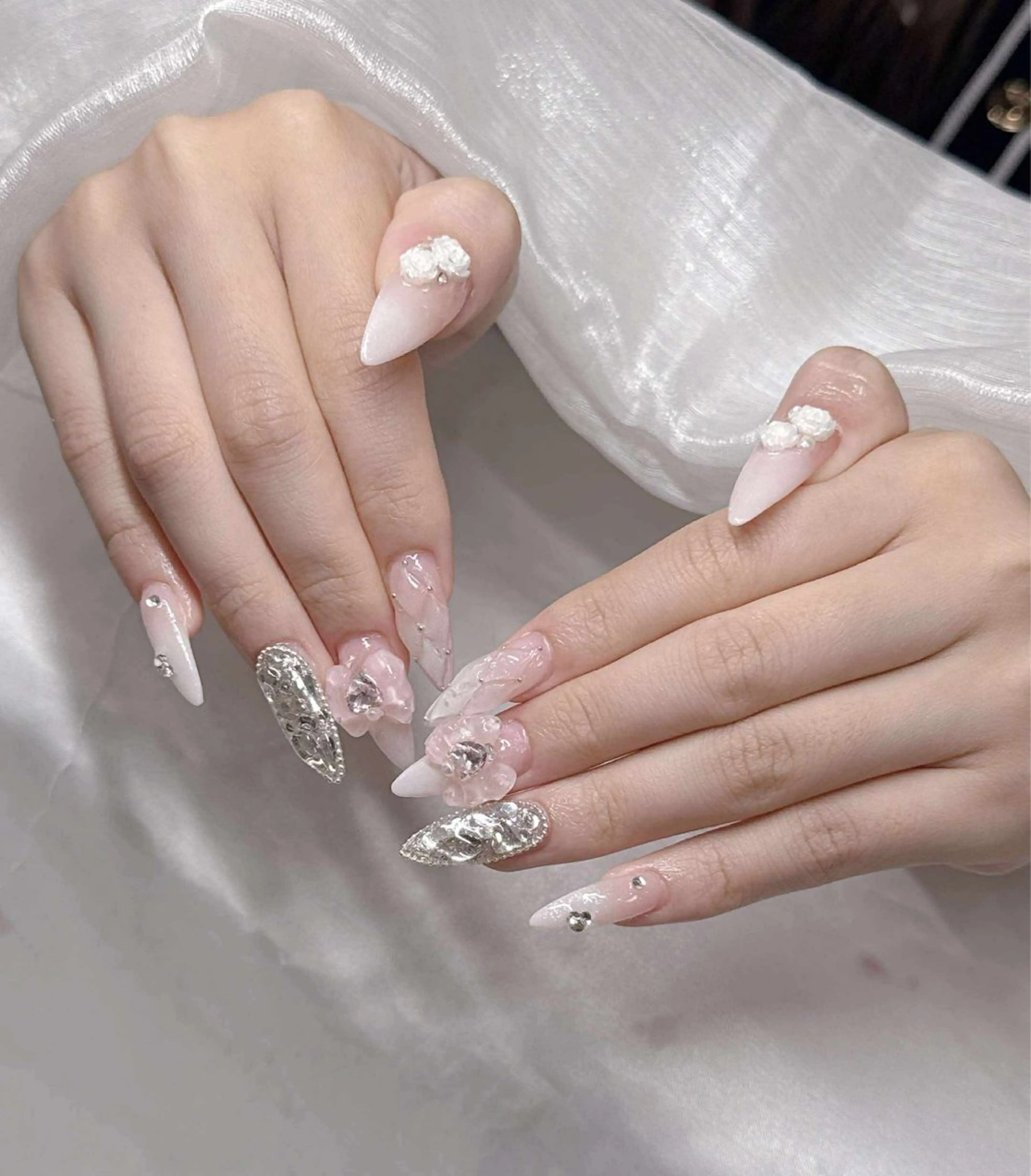 ネイル 長さ出し グラデーション 卒業式 キラキラネイル マグネットネイル ハンドネイル Lee Nailsのネイルデザイン