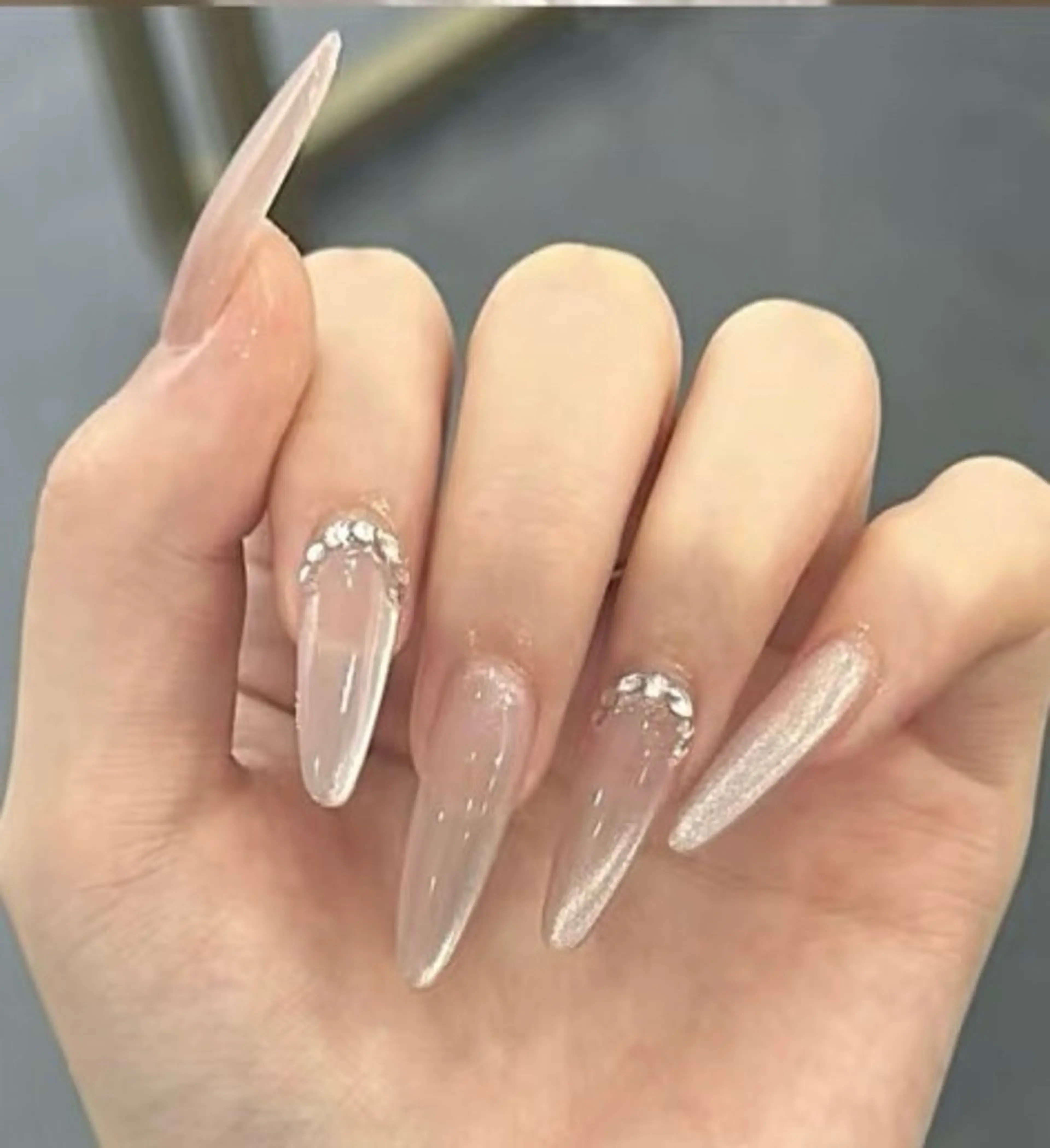 ネイル 高木 維麗絲のネイルデザイン