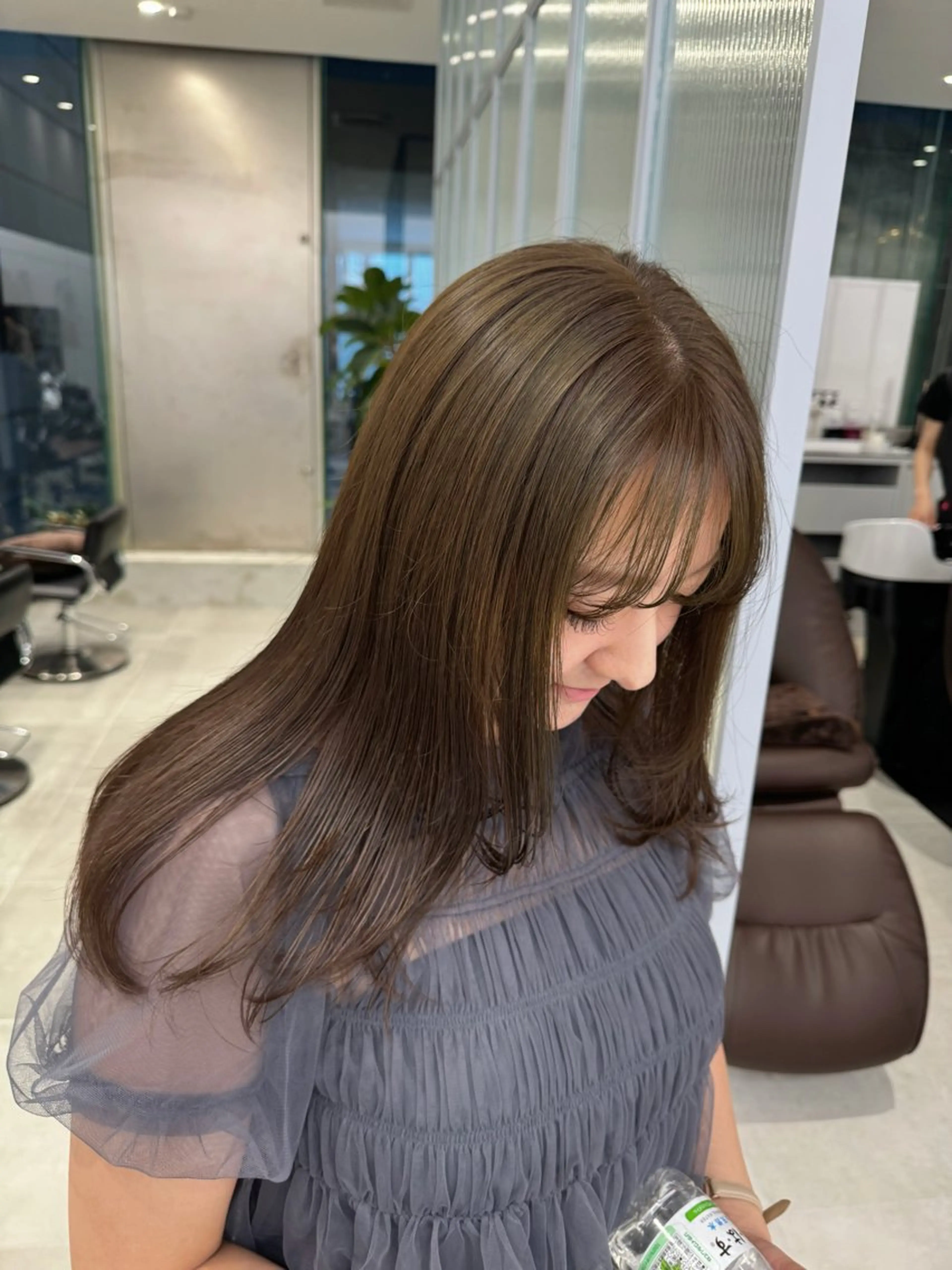 ロング カラー ベージュカラー オリーブベージュ ヘアカラー ブリーチなし 寒色カラーのヘアスタイル
