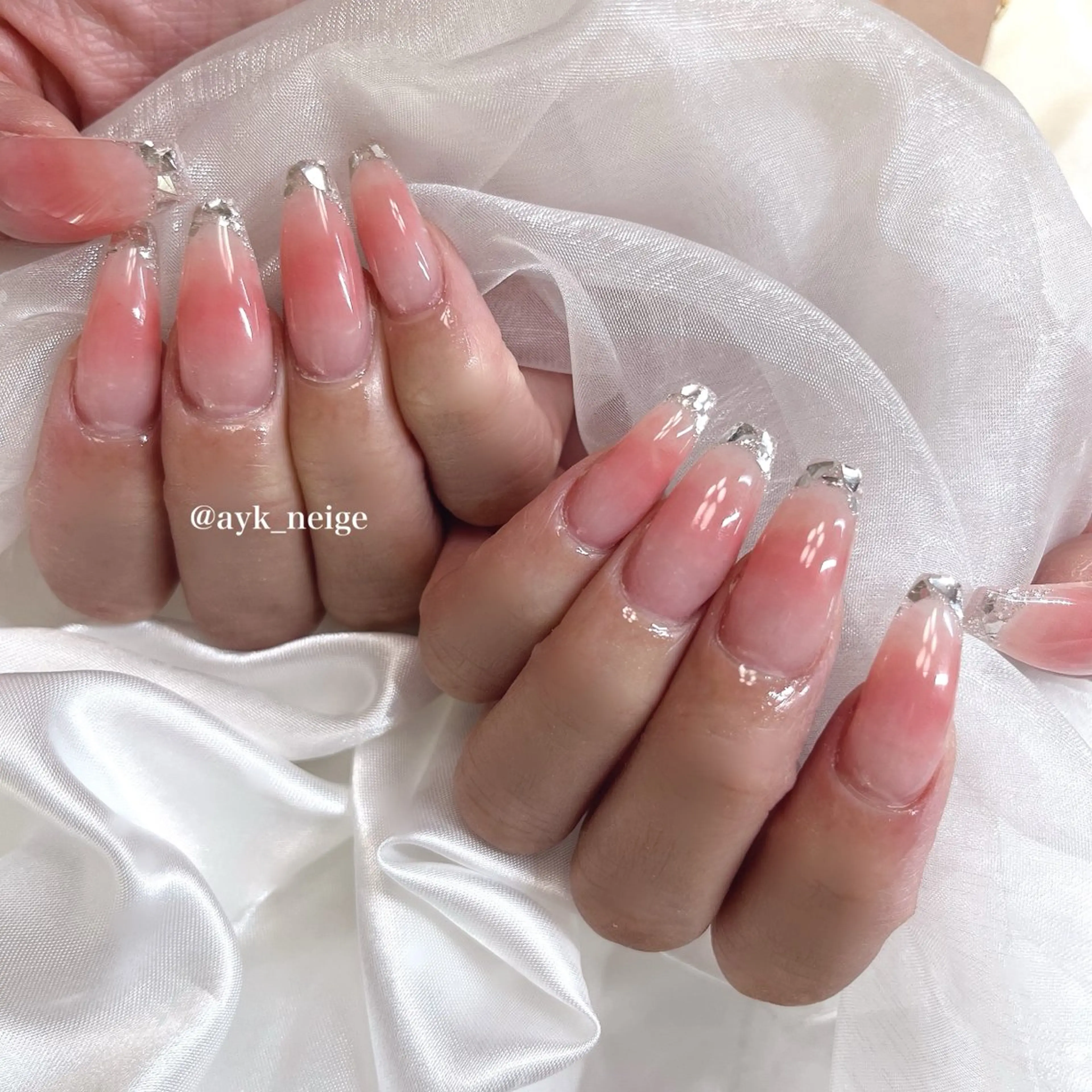 ネイル フットネイル キラキラネイル 韓国ネイル リボン シンプルネイル n'eige nail所属・大谷 綾香のネイルデザイン
