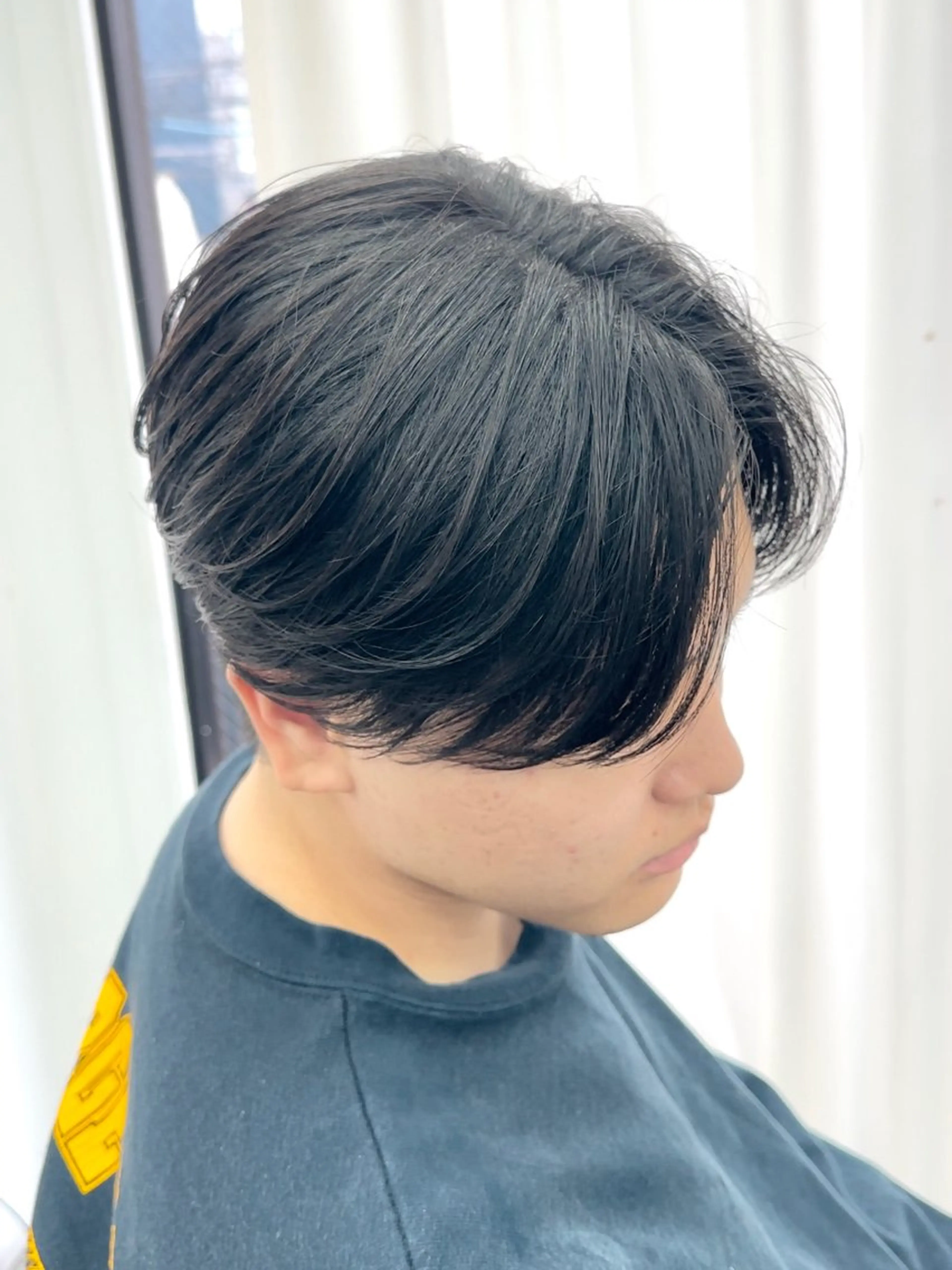 メンズ メンズブリーチ センターパート メンズパーマ 岐津公太 メンズ縮毛矯正のプロのヘアスタイル