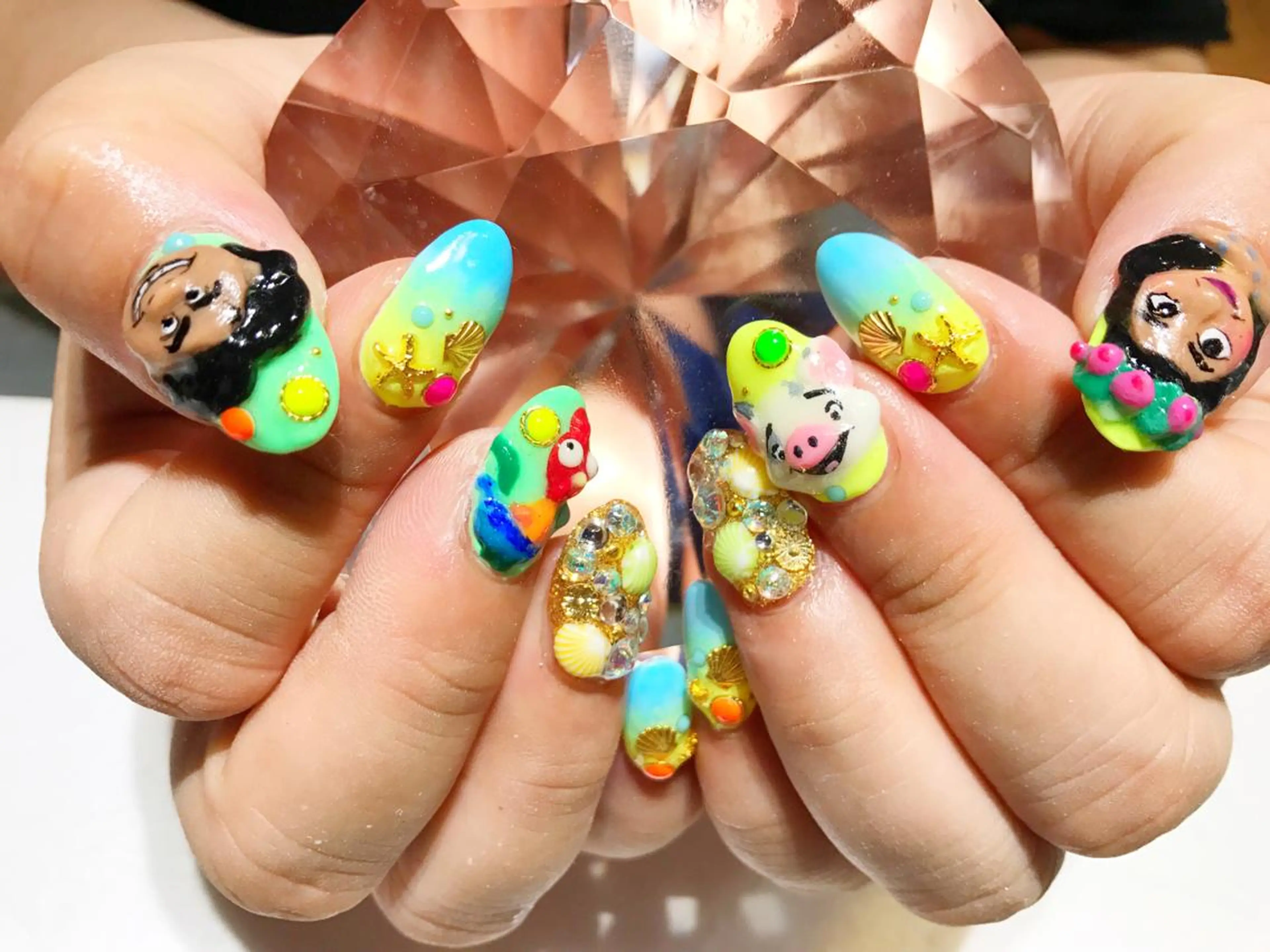ネイル ジェルネイル YUN 💅のネイルデザイン