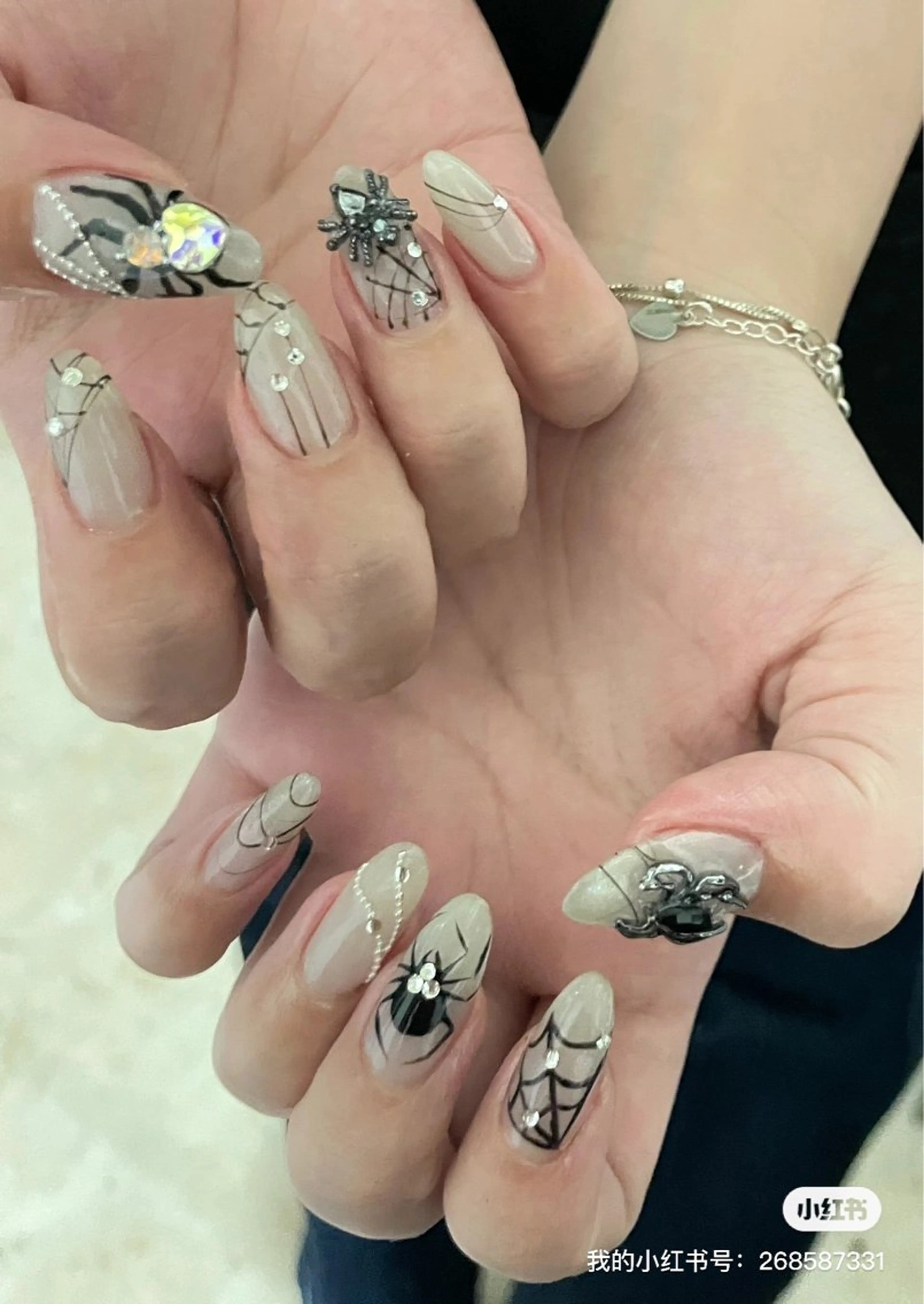 ネイル ハンドネイル AngelChris ビューティーサロンのネイルデザイン