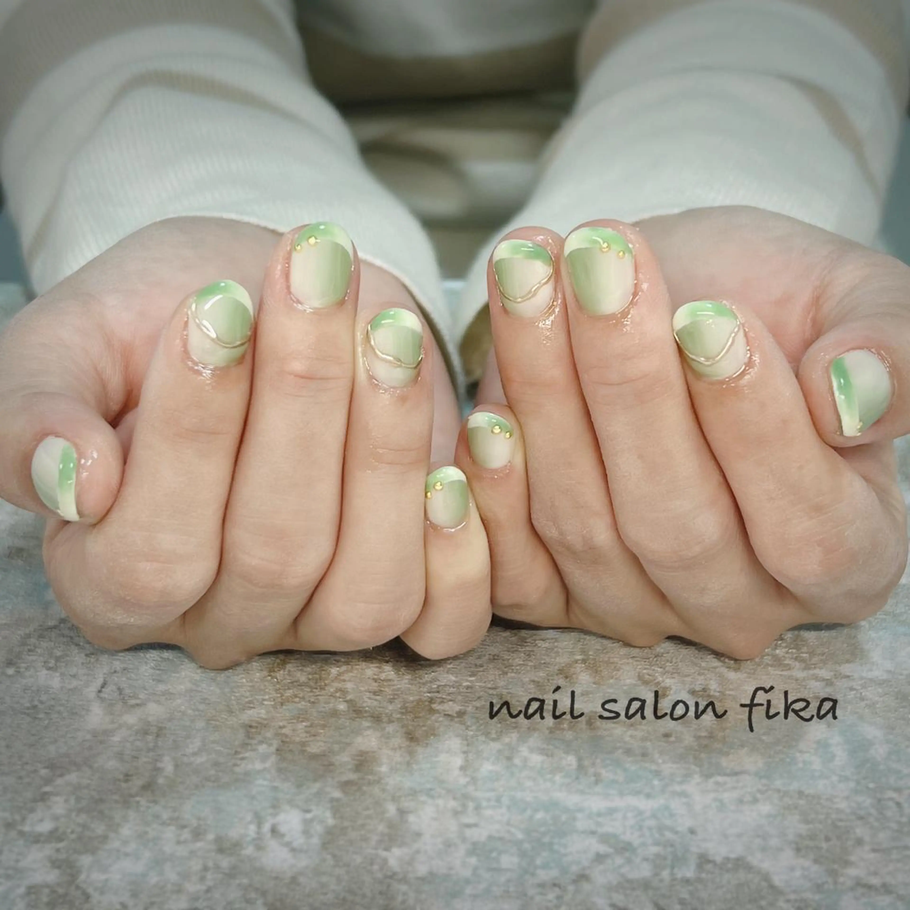 ネイル フレンチネイル グリーン オンブレフレンチ nail salon fikaのネイルデザイン