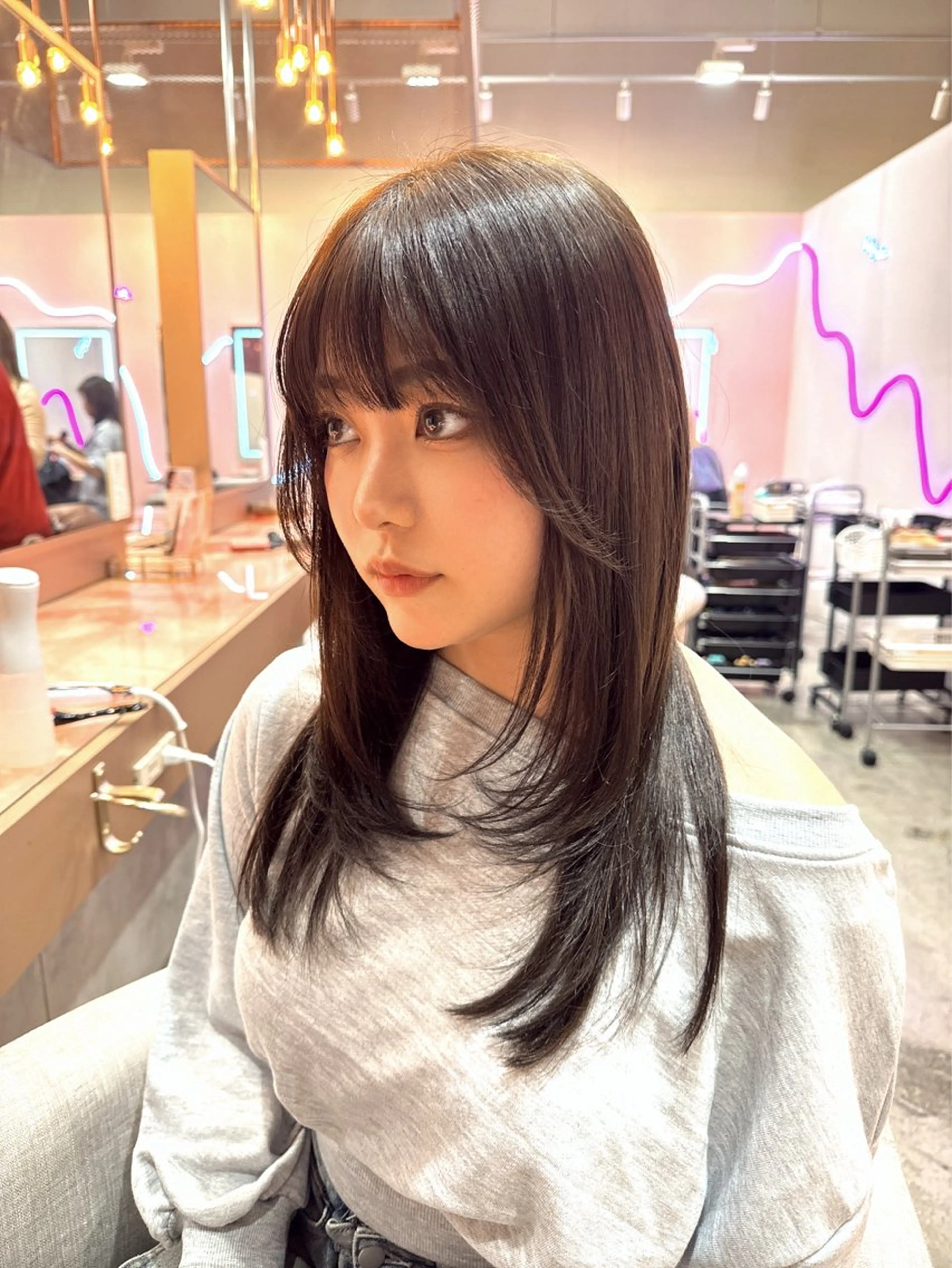 セミロング レイヤーカット カット ヘアカラー wixymimi　hair salon所属・艶カラー✨レイヤー 𝐚𝐲𝐚𝐤𝐚のヘアスタイル
