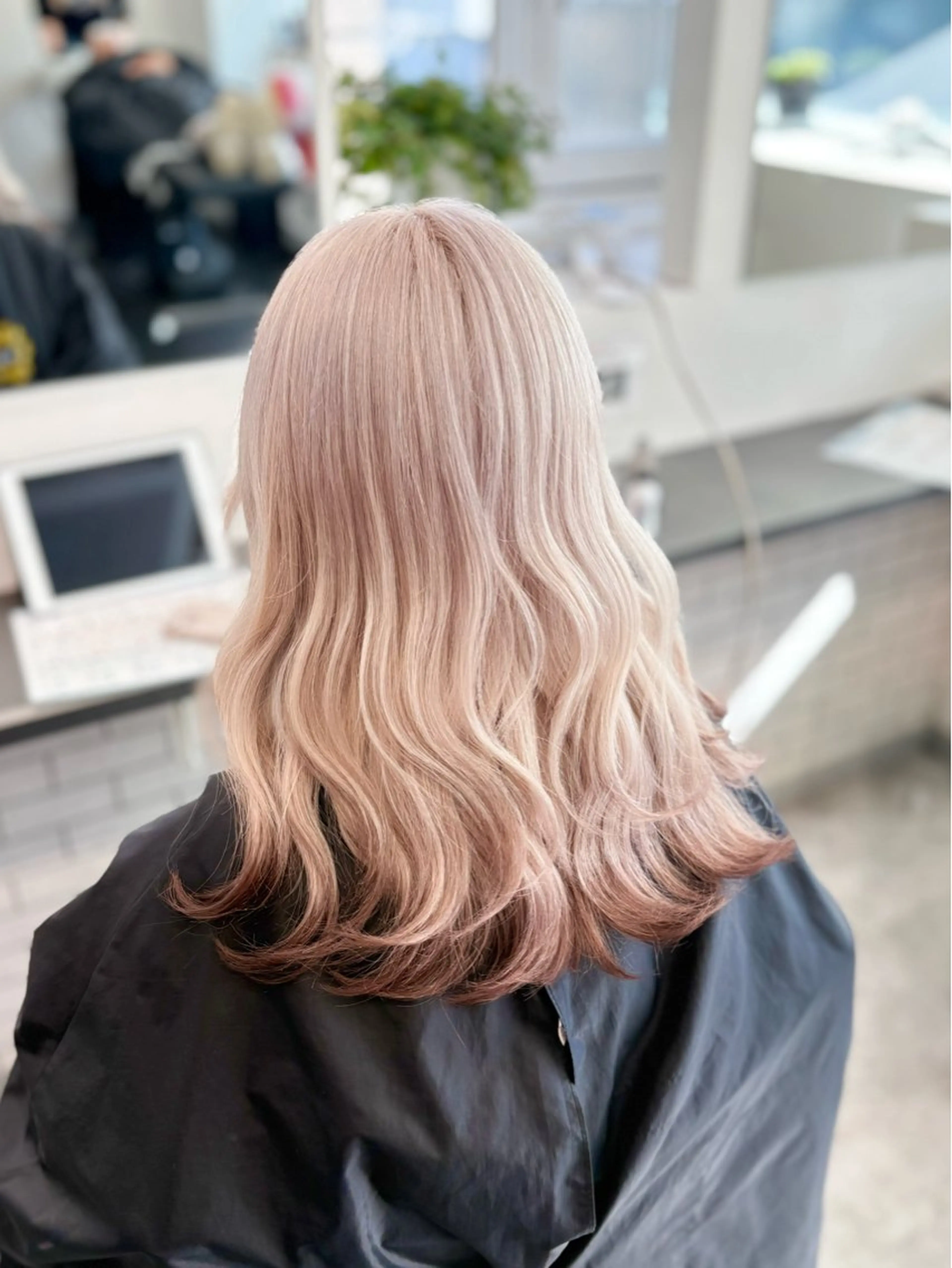 【裾カラーorルーツカラークーポン】ブリーチ＋カラー＋艶トリートメント🫧の写真
